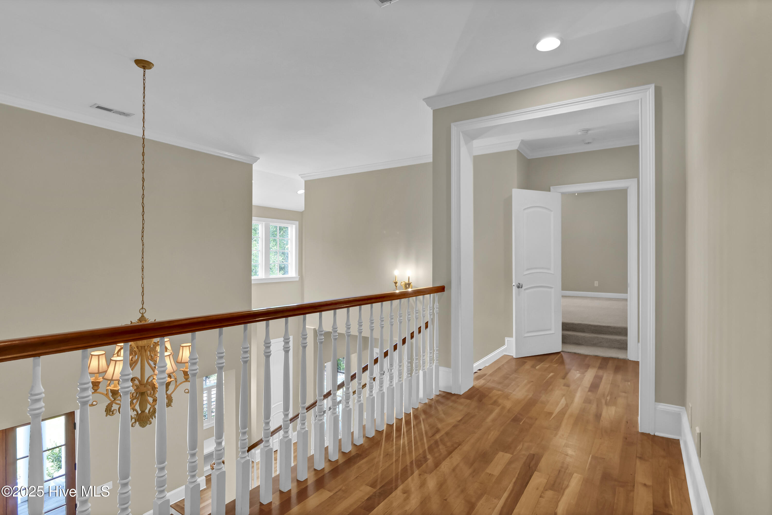 100552605 | Photo 45