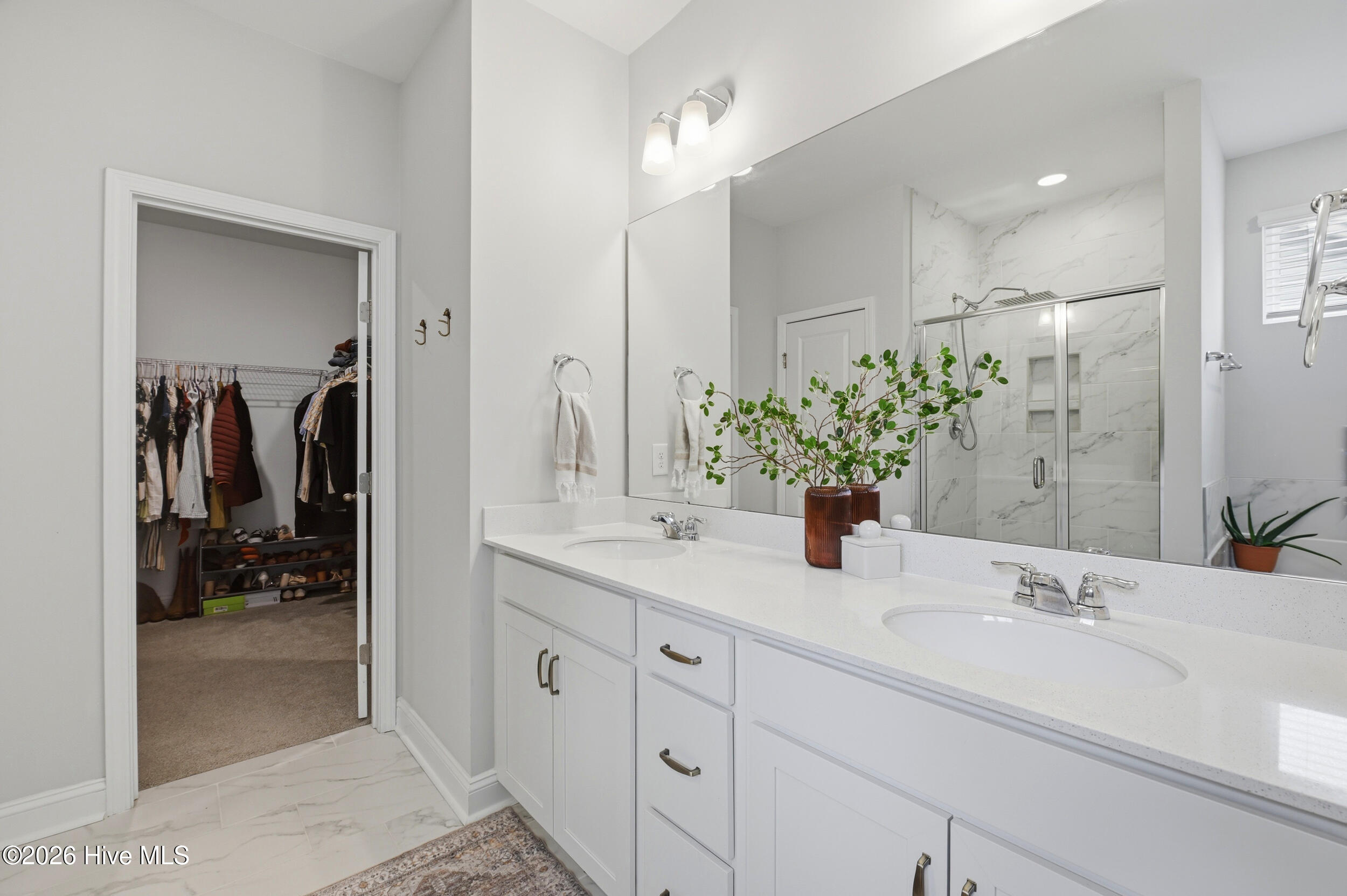 100562892 | Photo 21