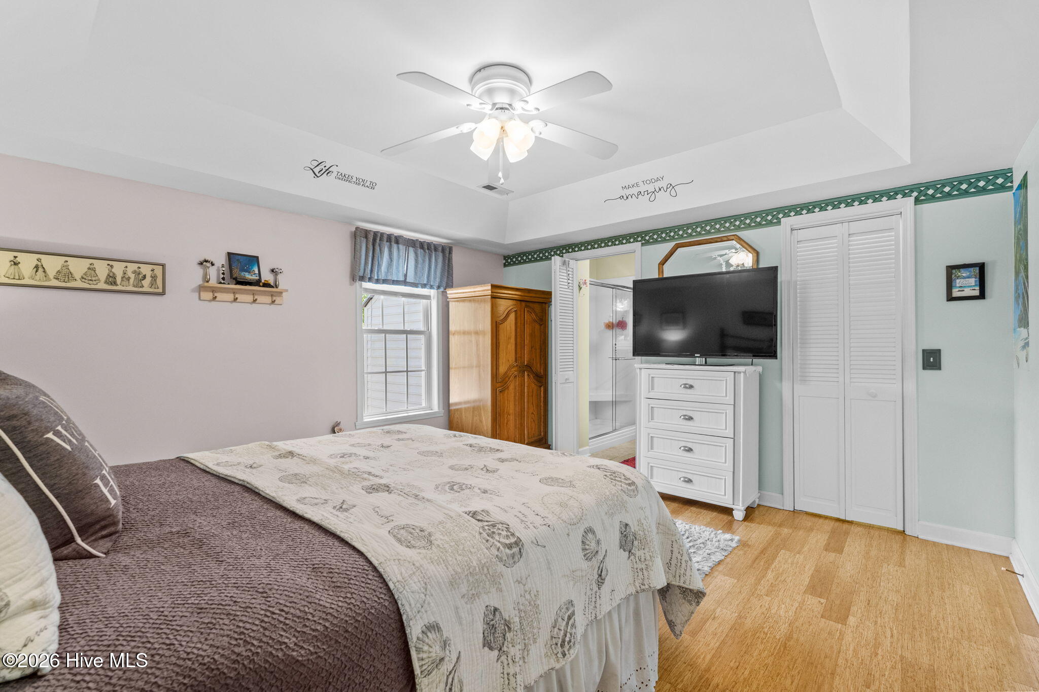 100568213 | Photo 24