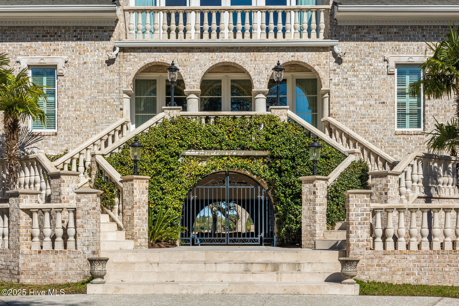 005_1200_great_oaks_drive-4_270