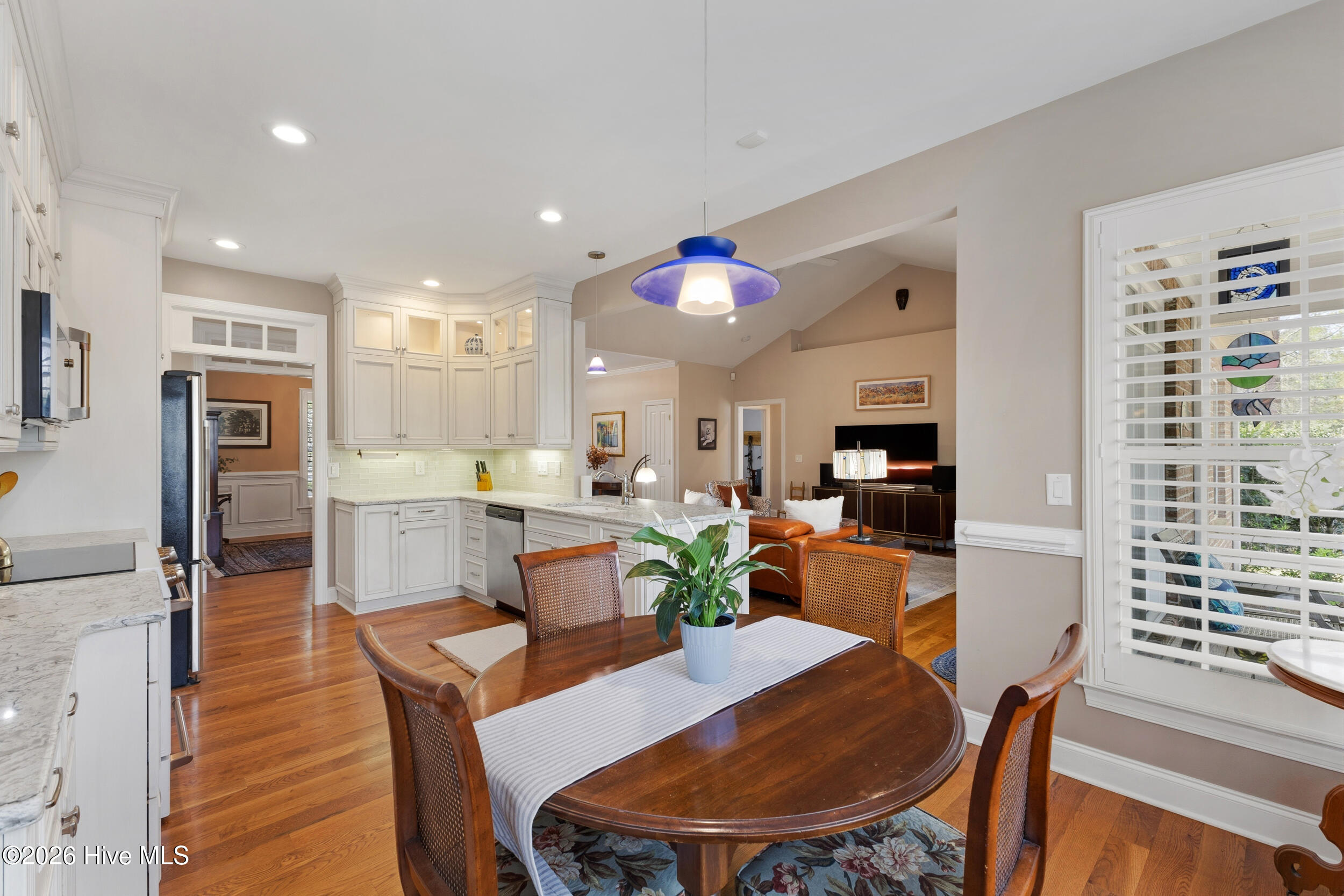 100564040 | Photo 19