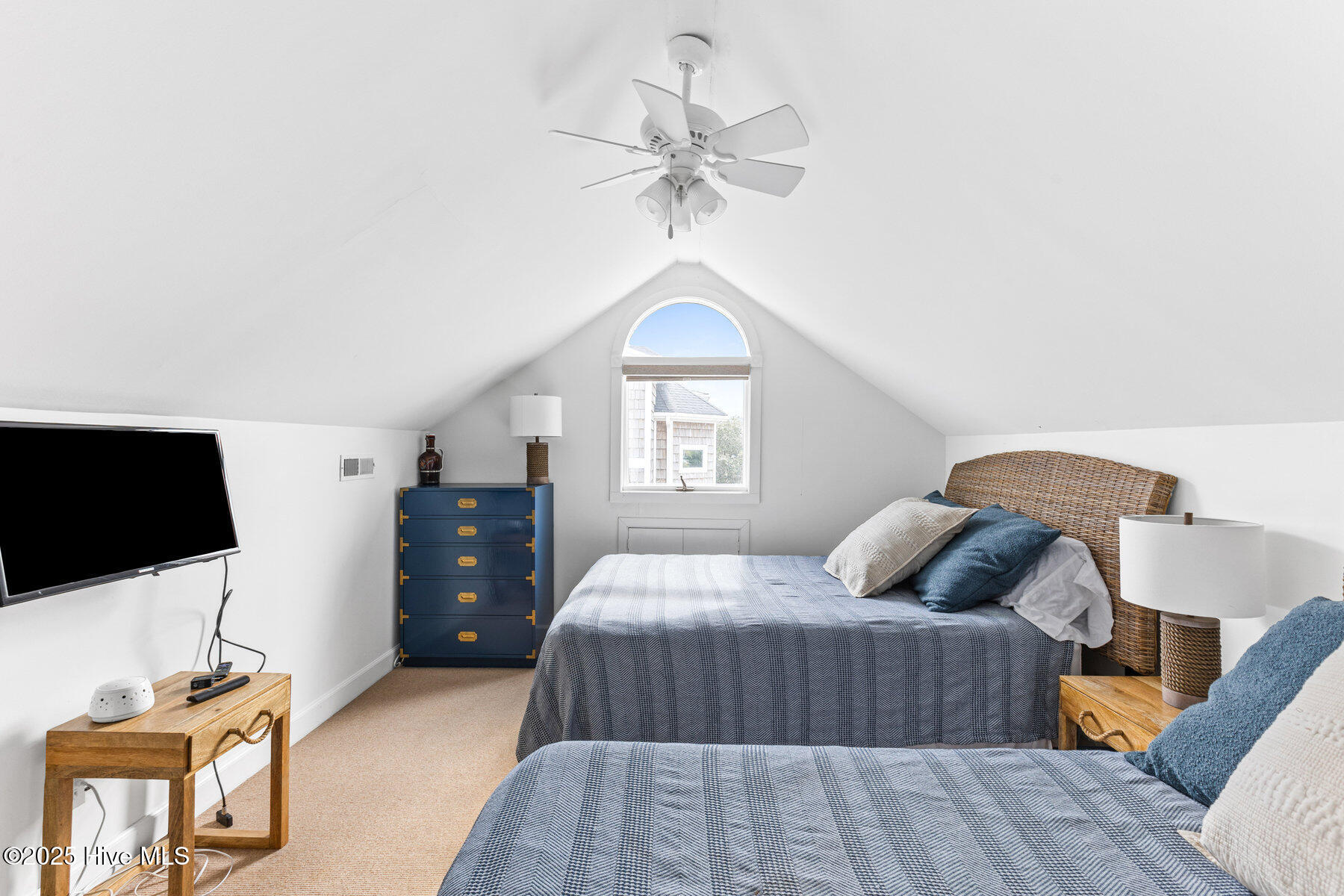 100553699 | Photo 18