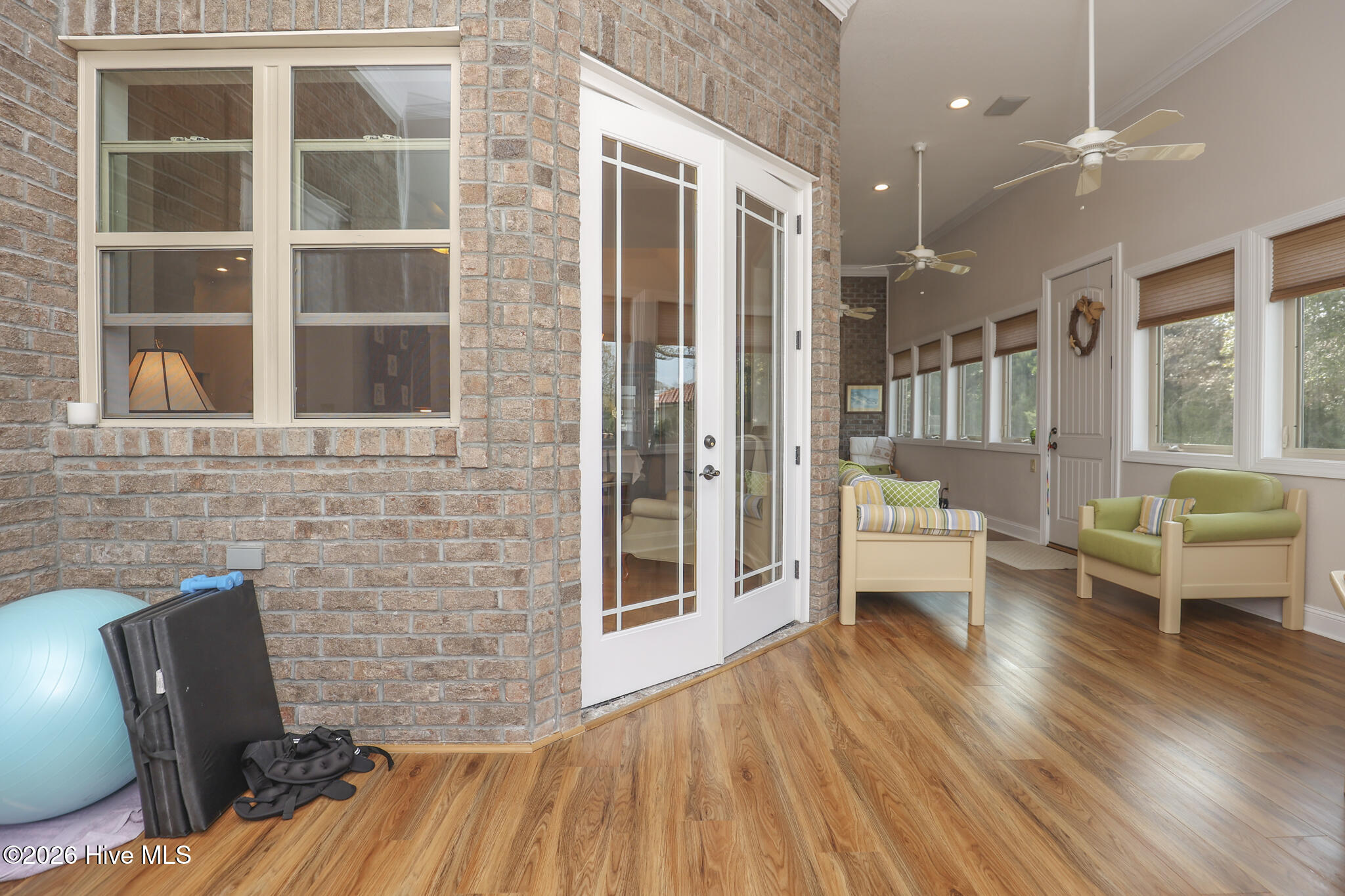 100564942 | Photo 111