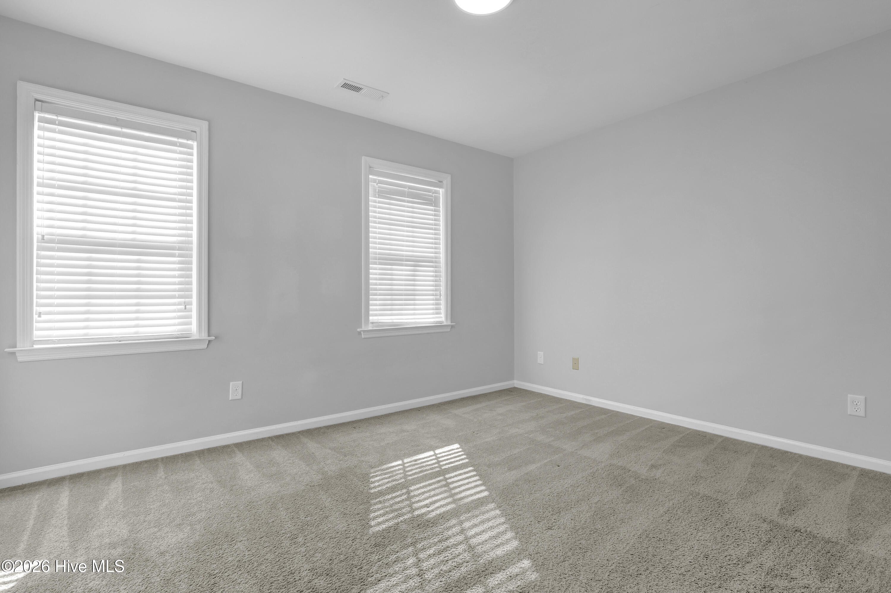 100570174 | Photo 13