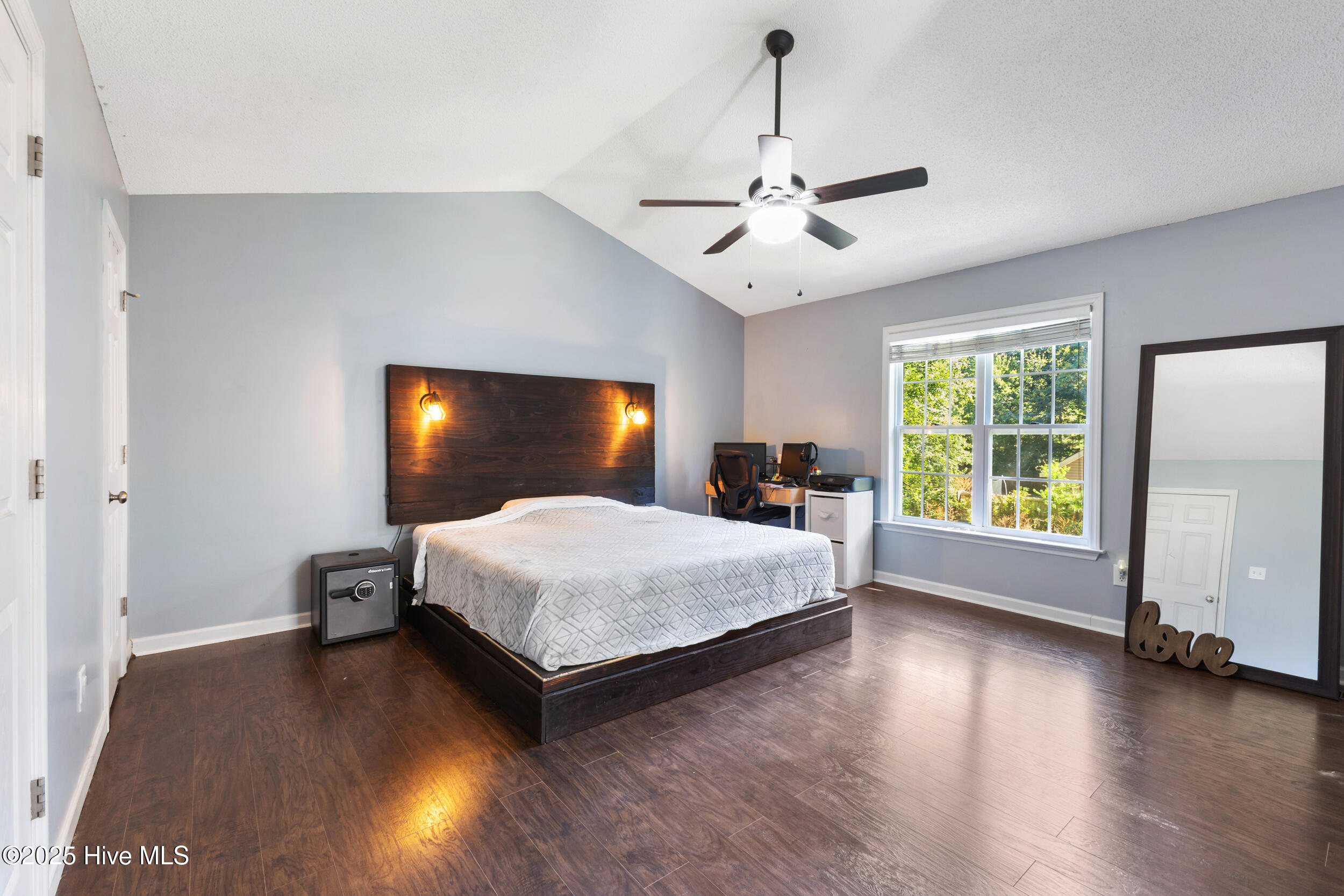 102 Lunington Mill Circle, Burgaw, NC 28425 – photo 14: Primary Bedroom