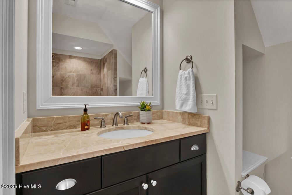 100550576 | Photo 43