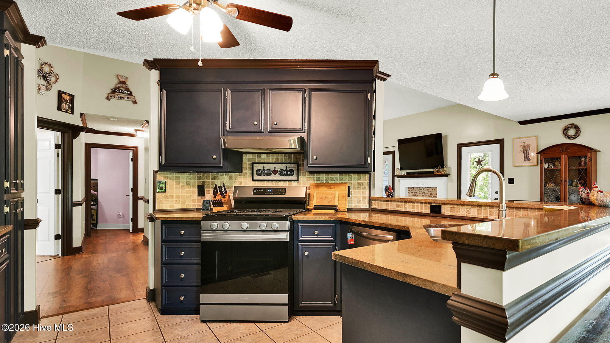 16-web-or-mls-1251 West Acres Lane-33
