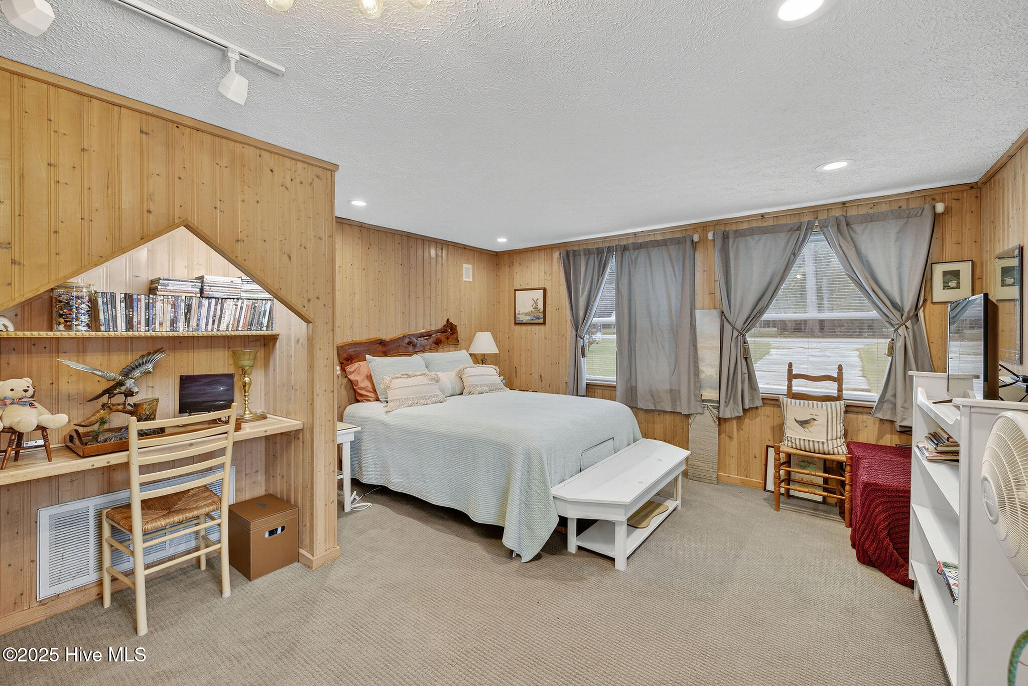 100542936 | Photo 56