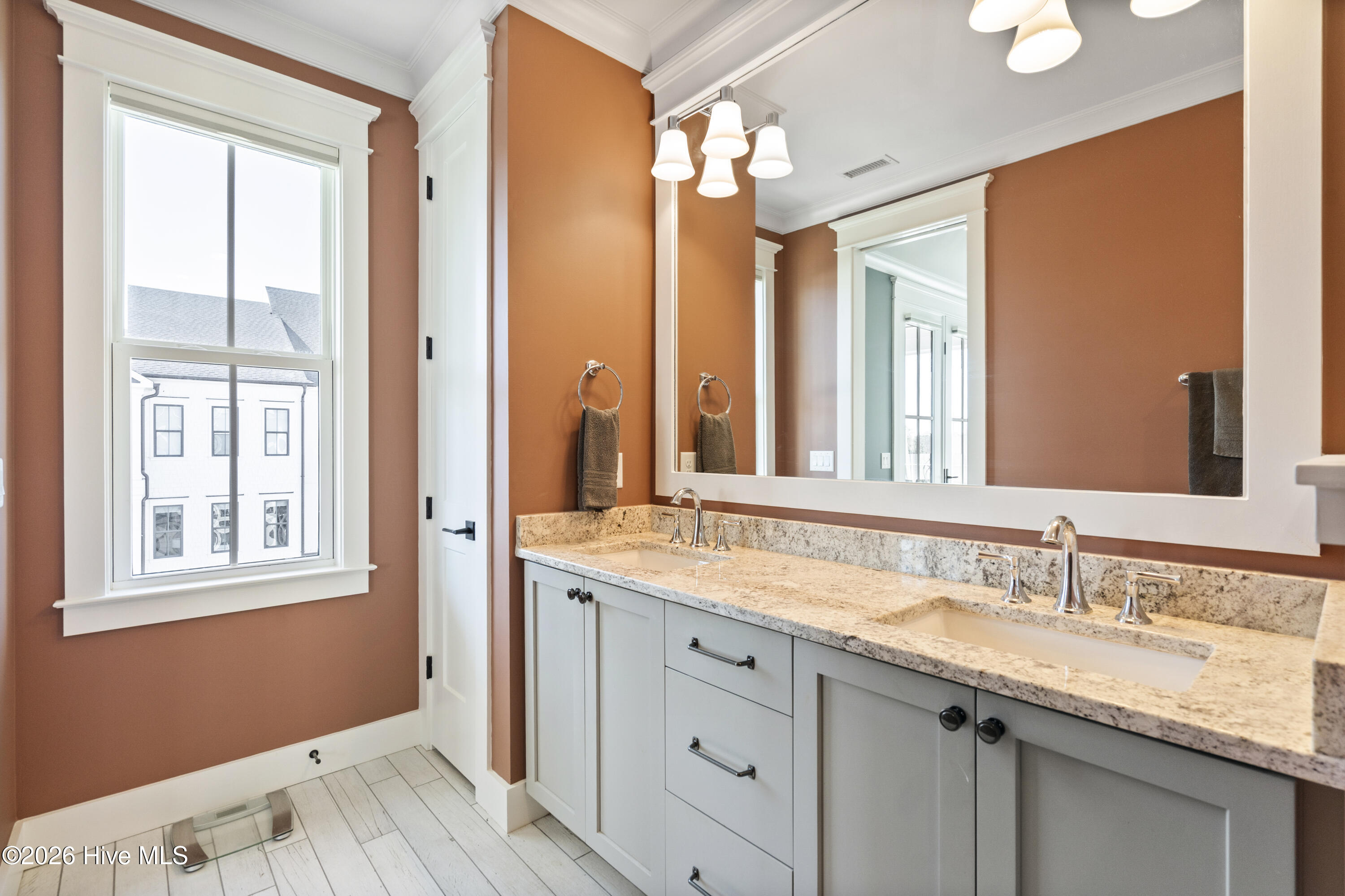 100554242 | Photo 23