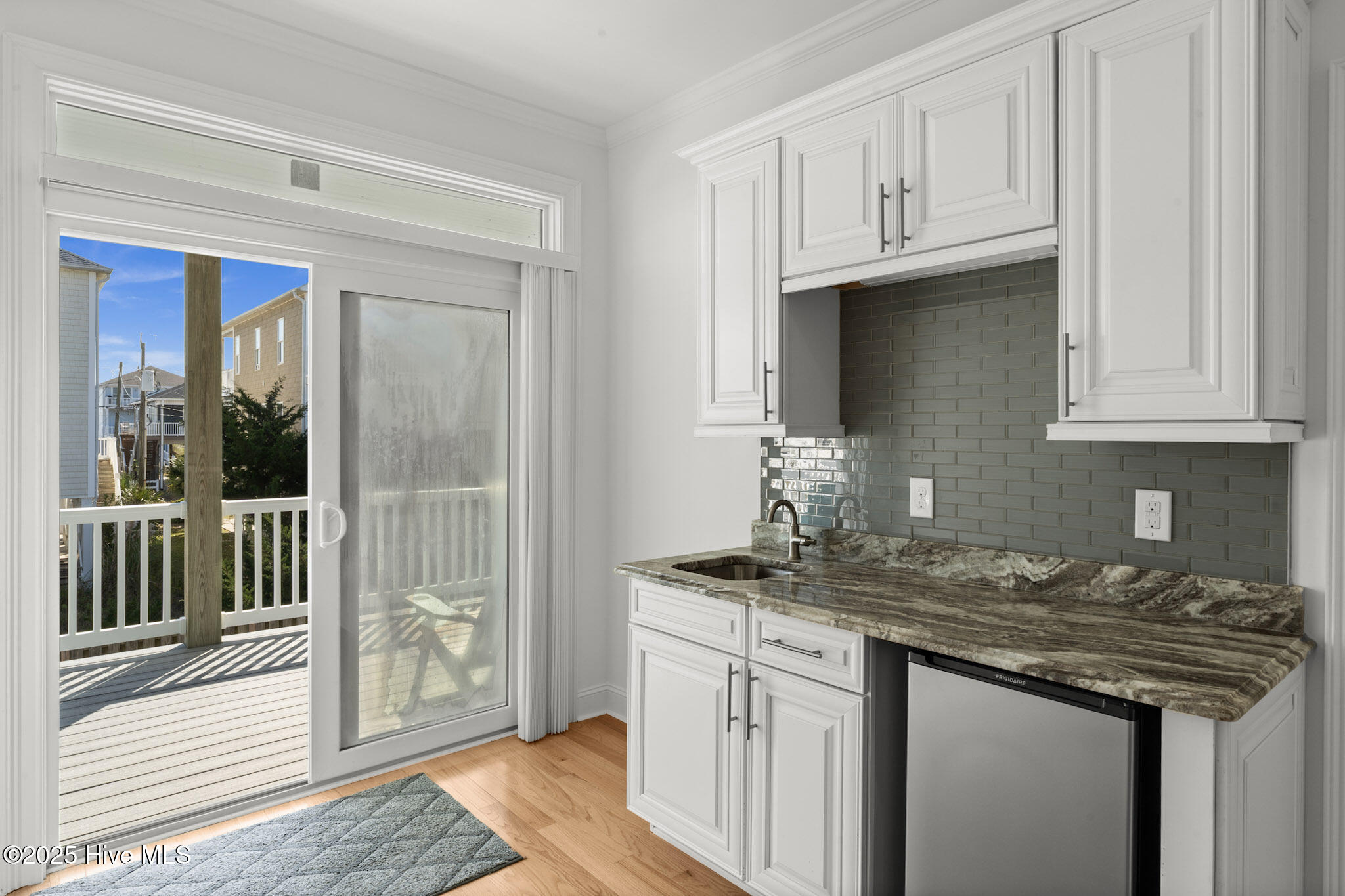 100541002 | Photo 16