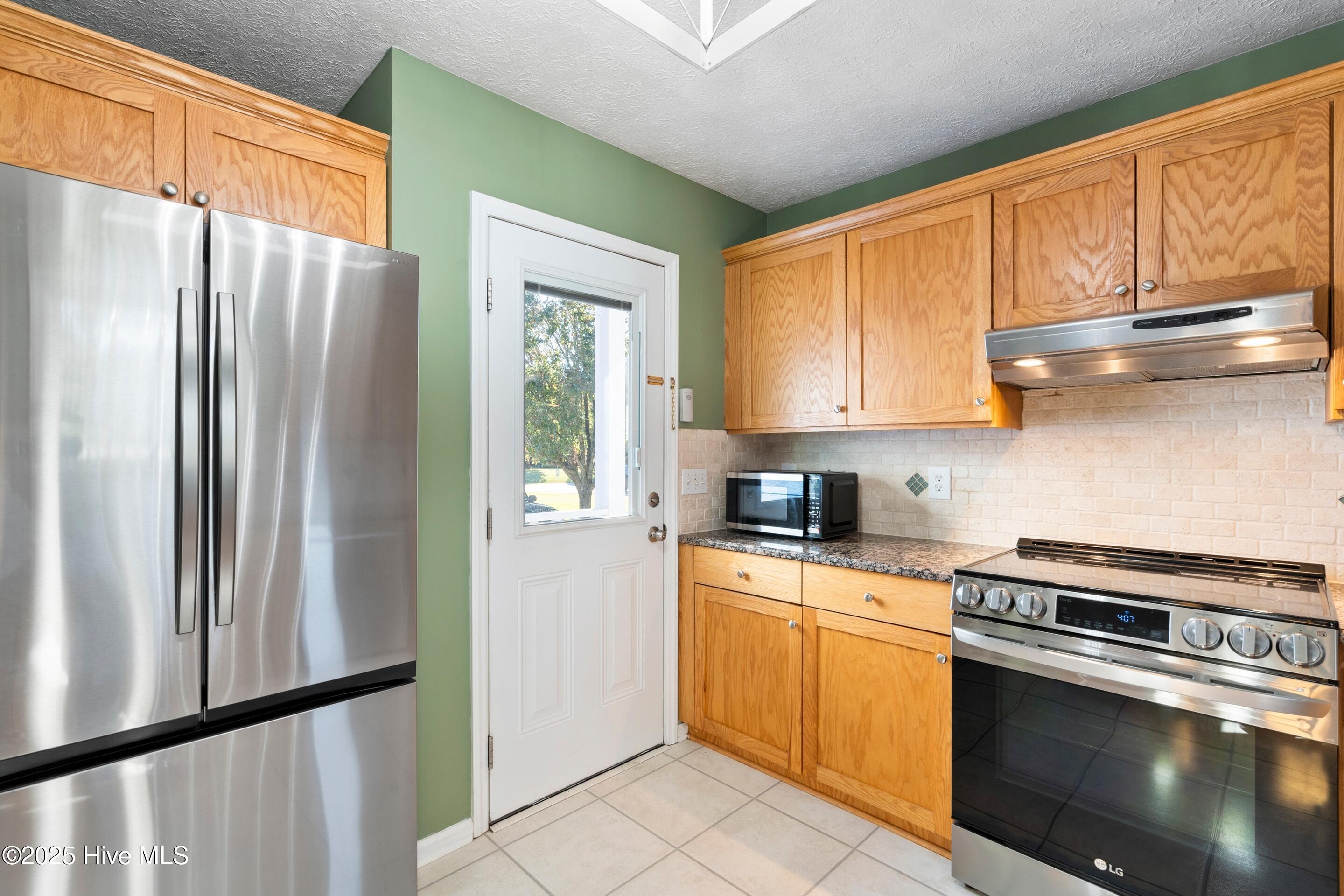 100535792 | Photo 57