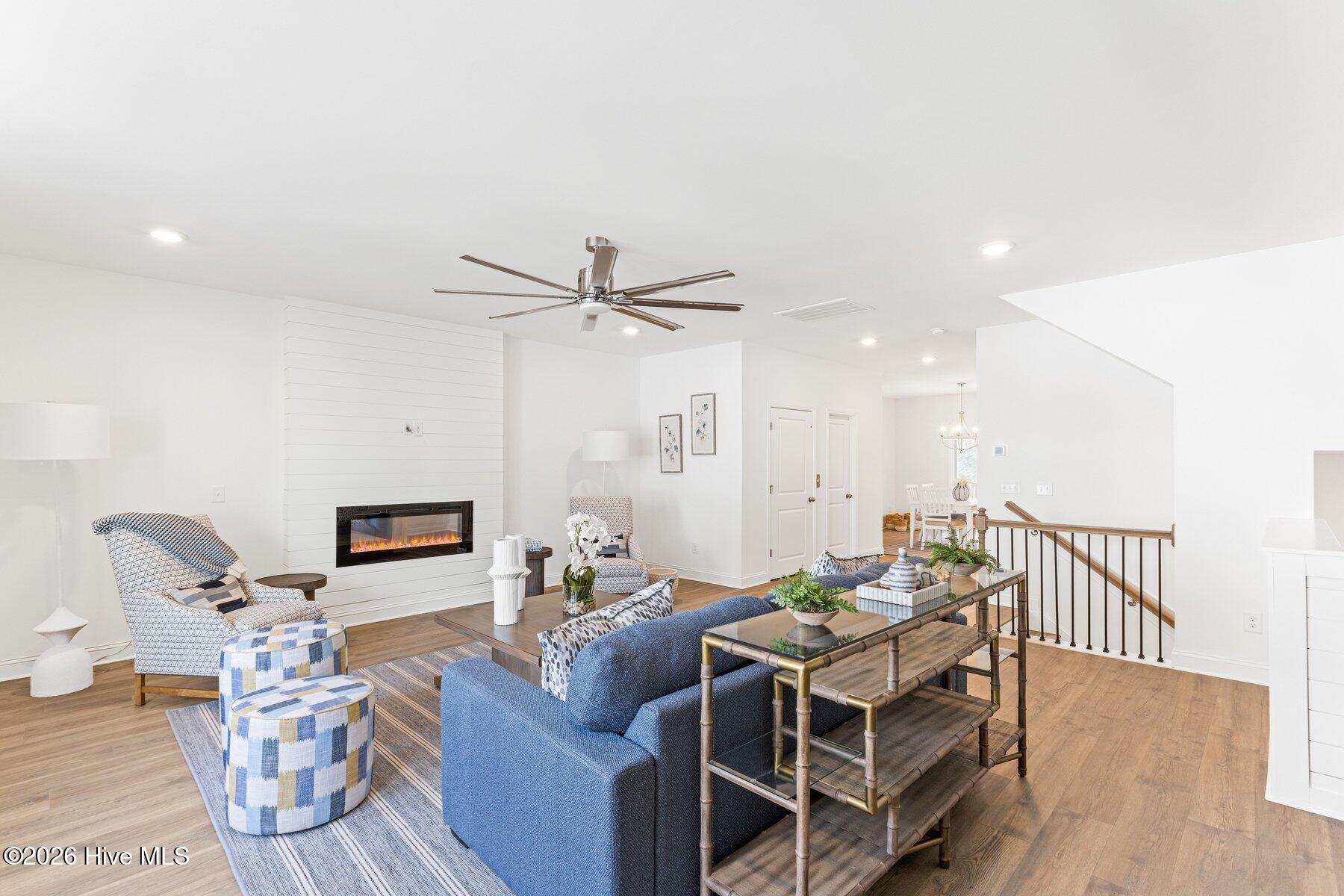 100524415 | Photo 27