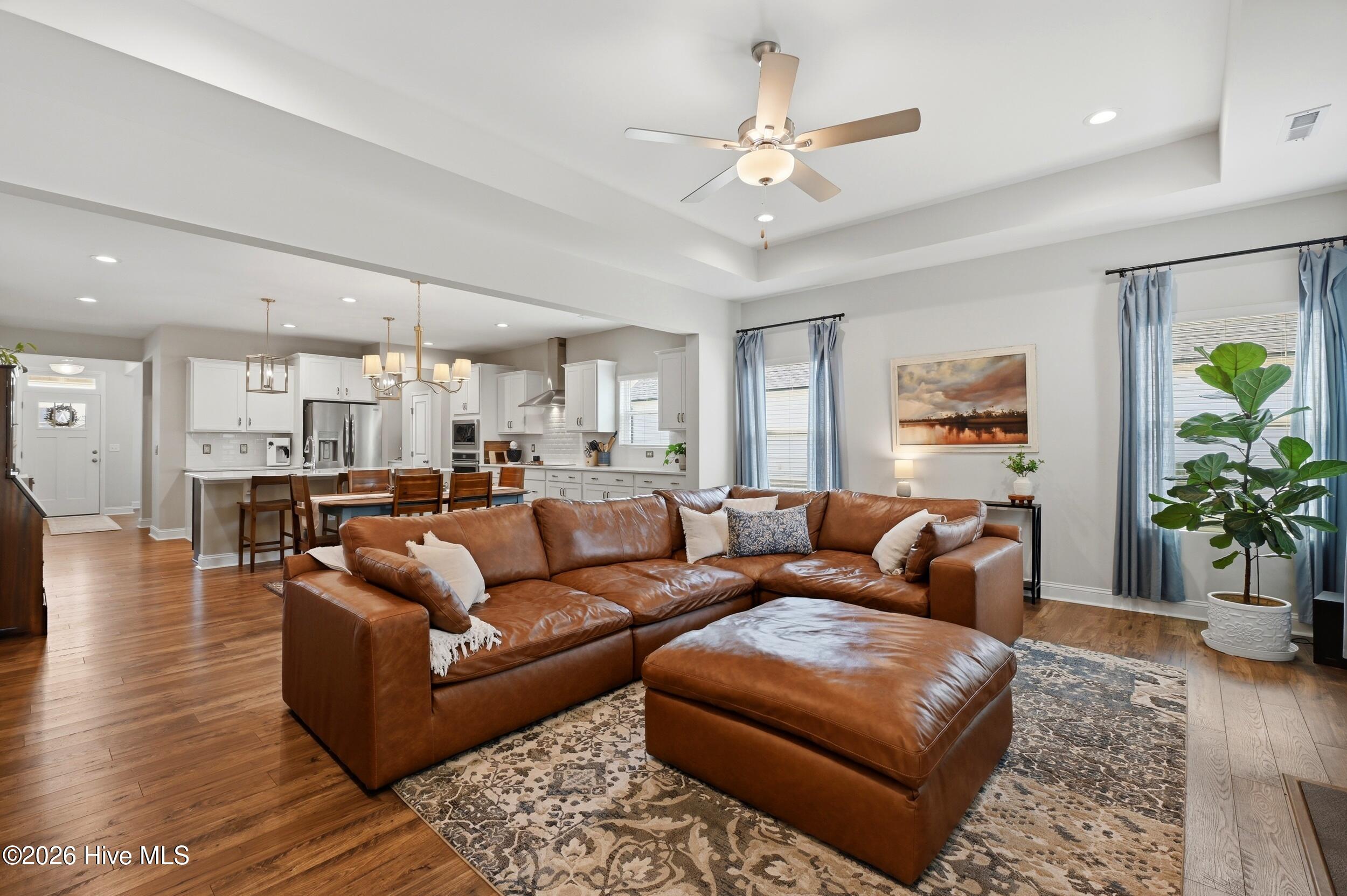 100562892 | Photo 11