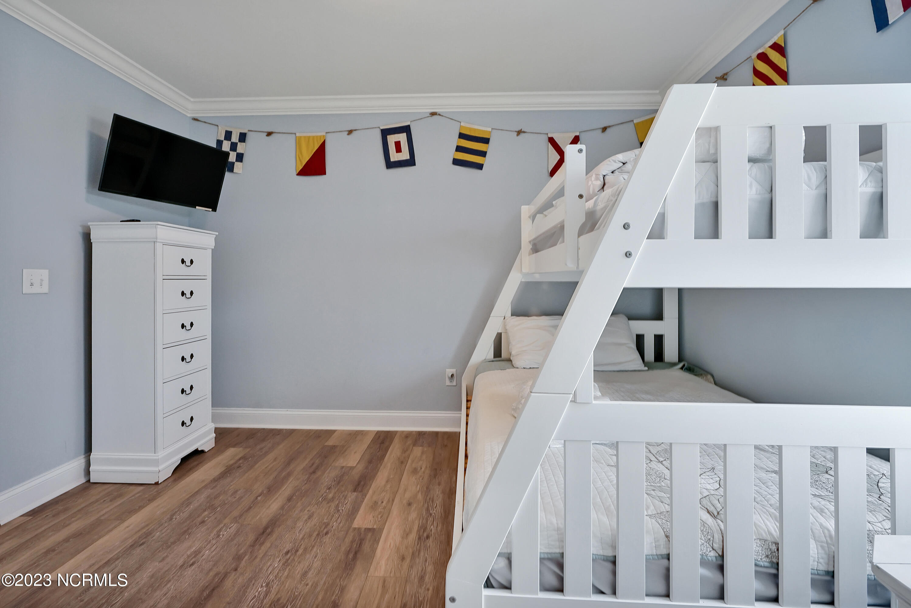 100558730 | Photo 53