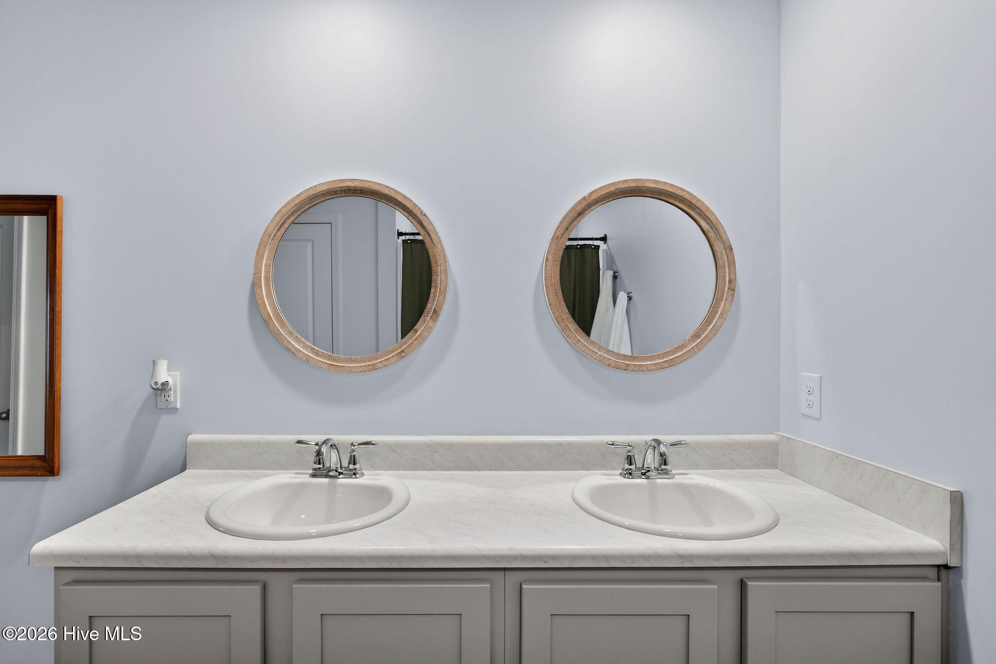 100560192 | Photo 18