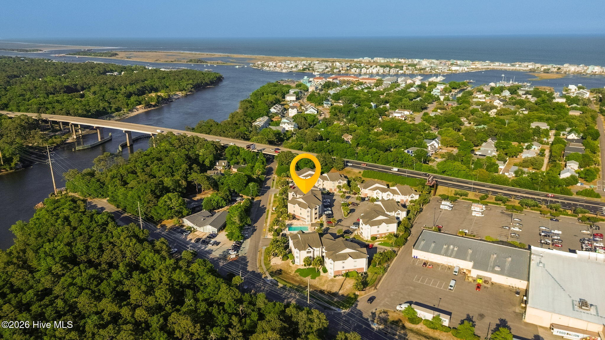 100570113 | Photo 34