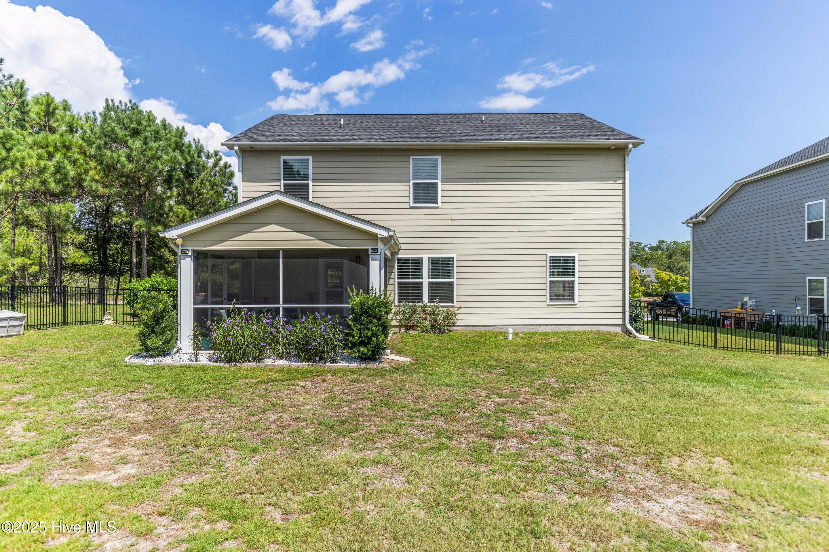 100527651 | Photo 33