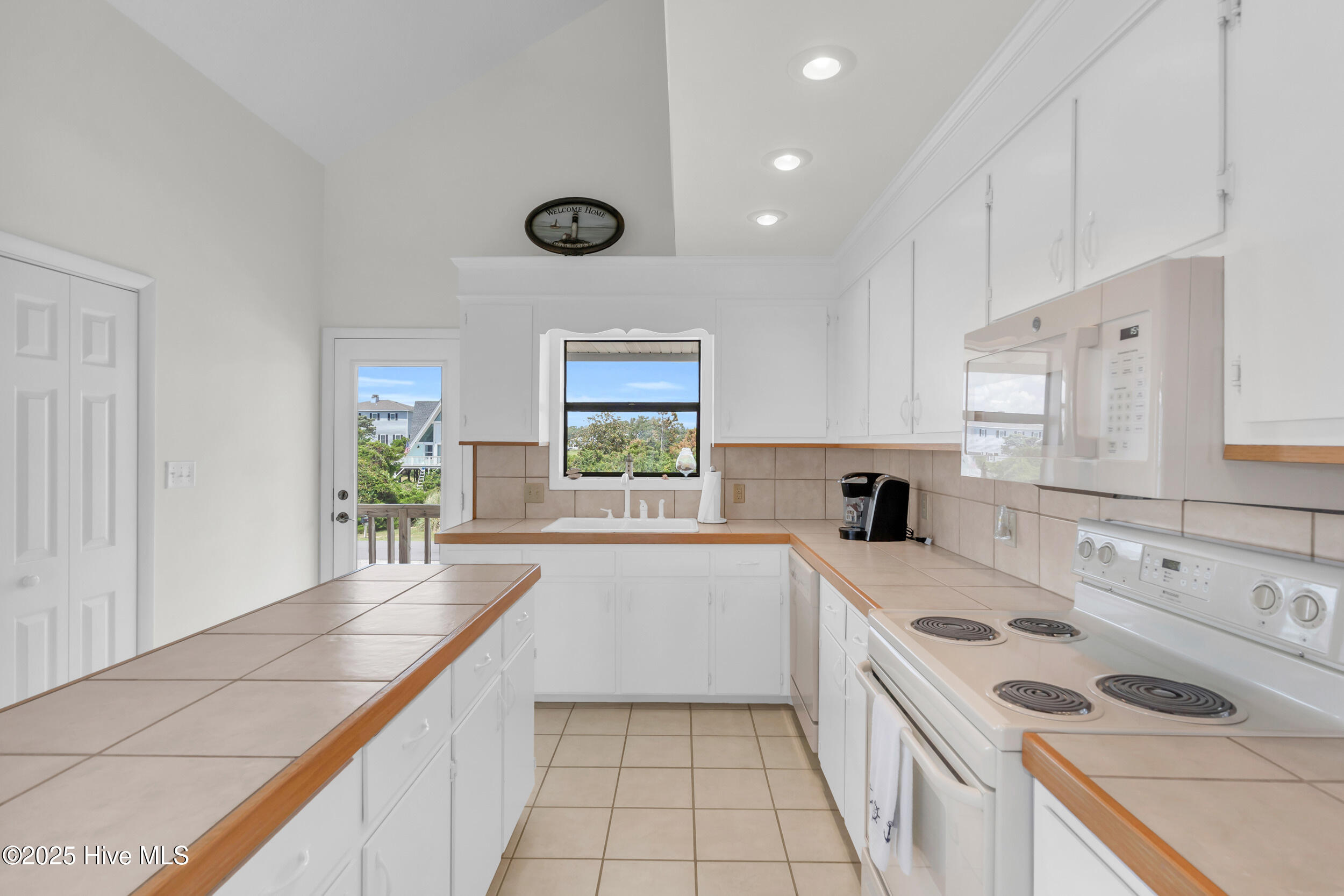 100521626 | Photo 19