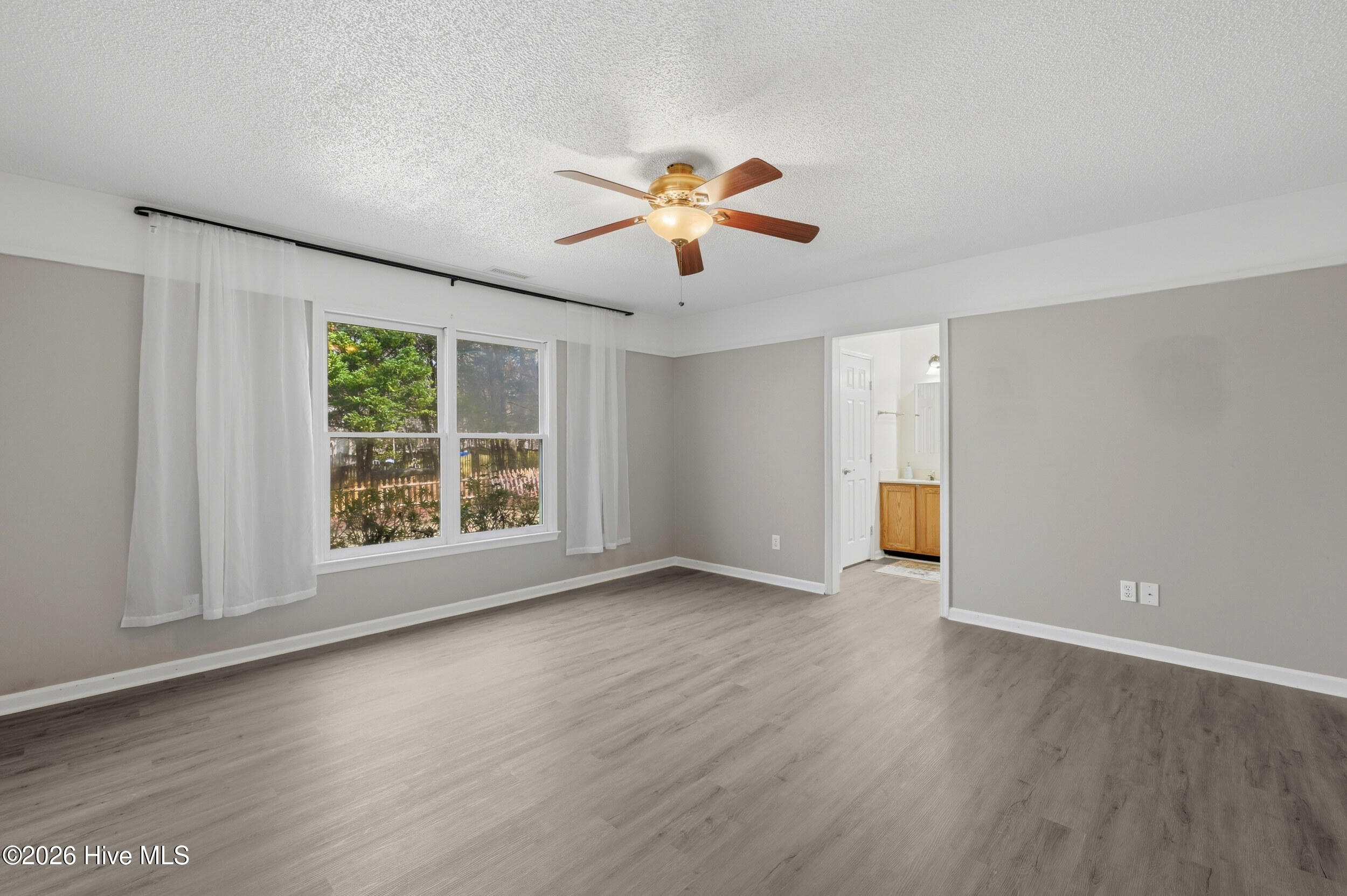 100559678 | Photo 17