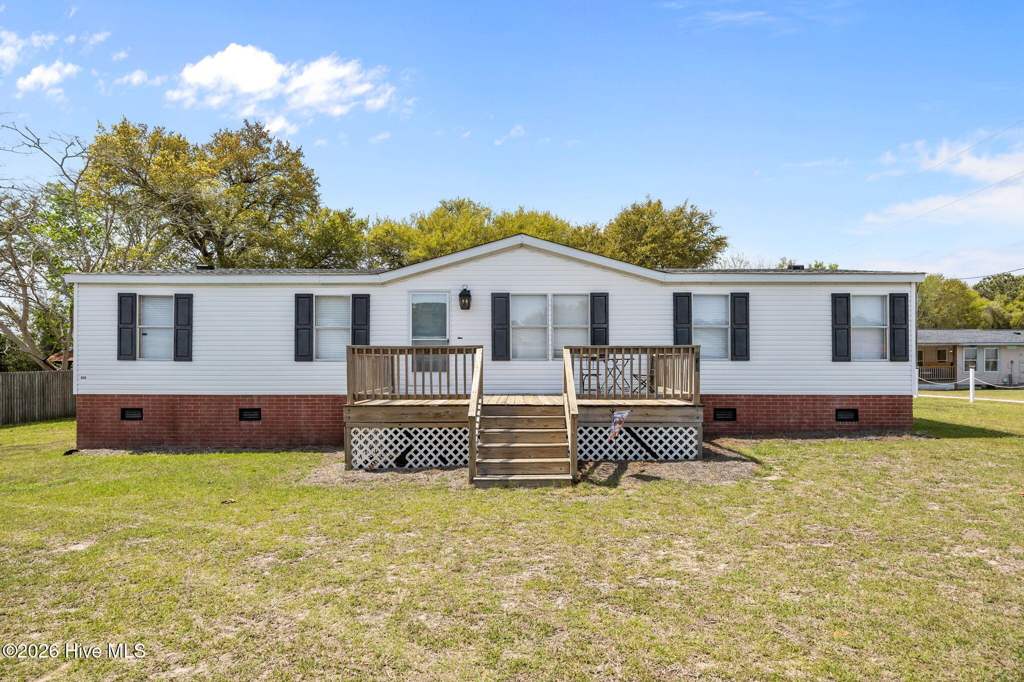 100566757 | Photo 51