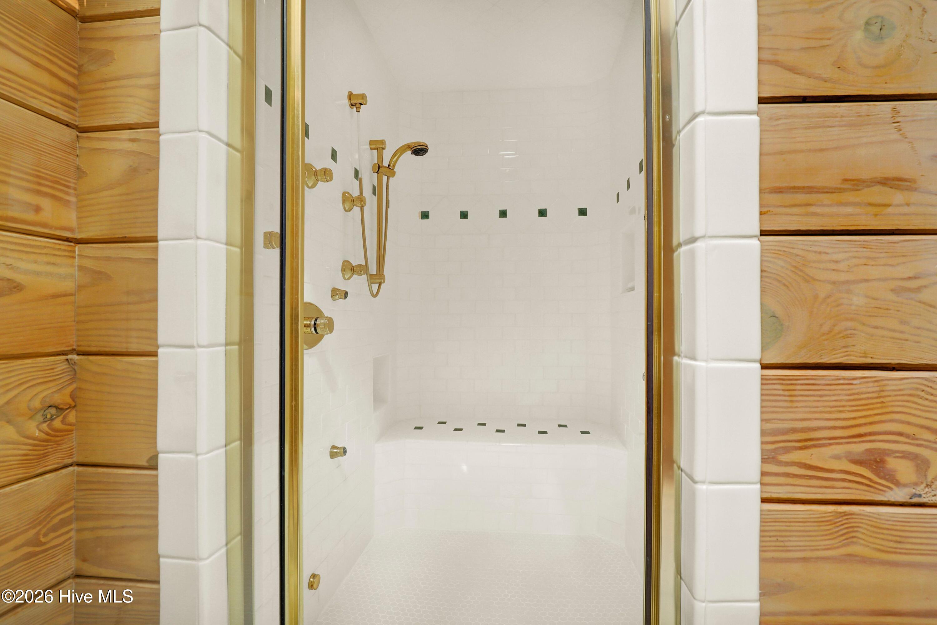 100558553 | Photo 37