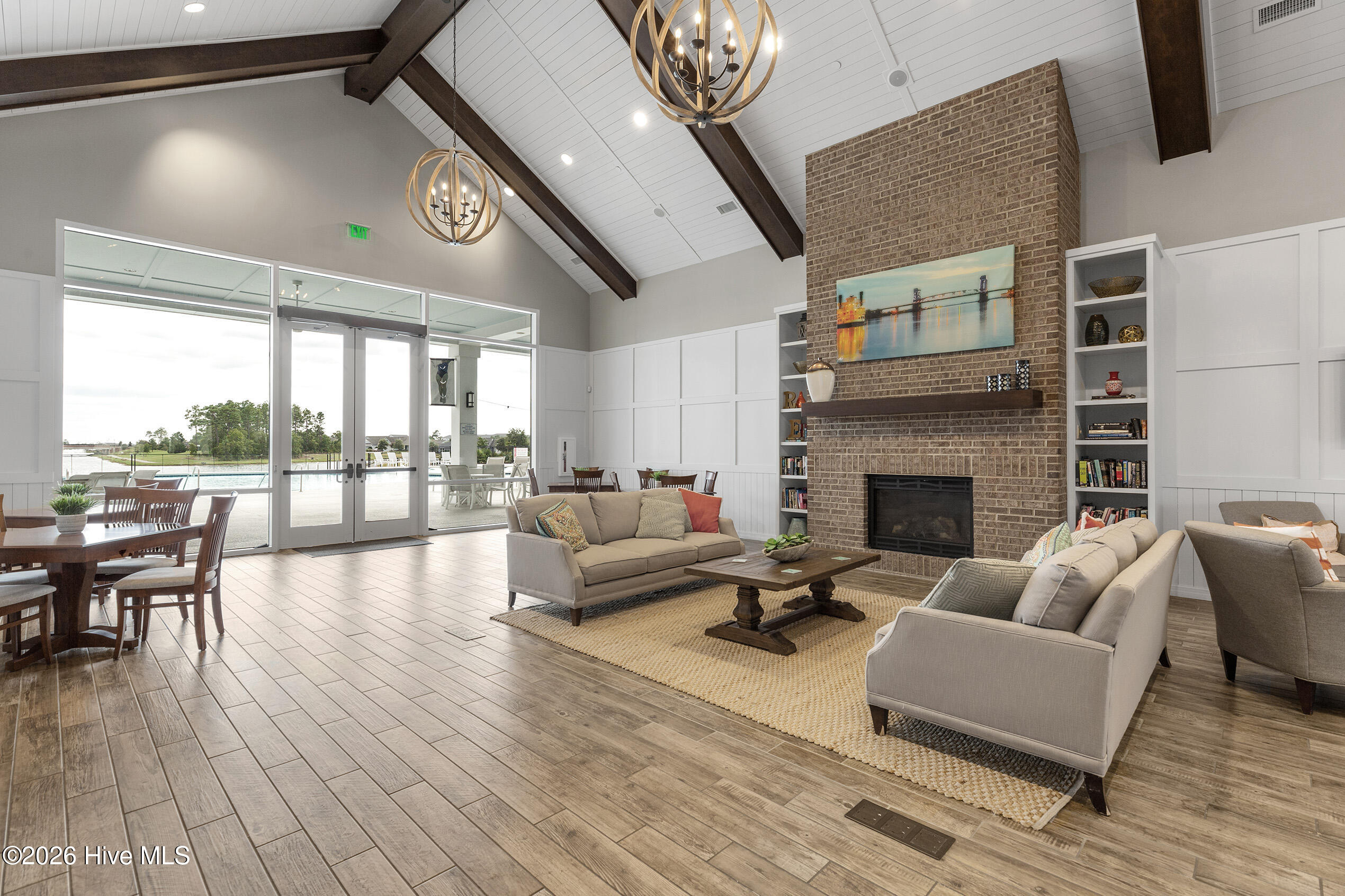 100554927 | Photo 50