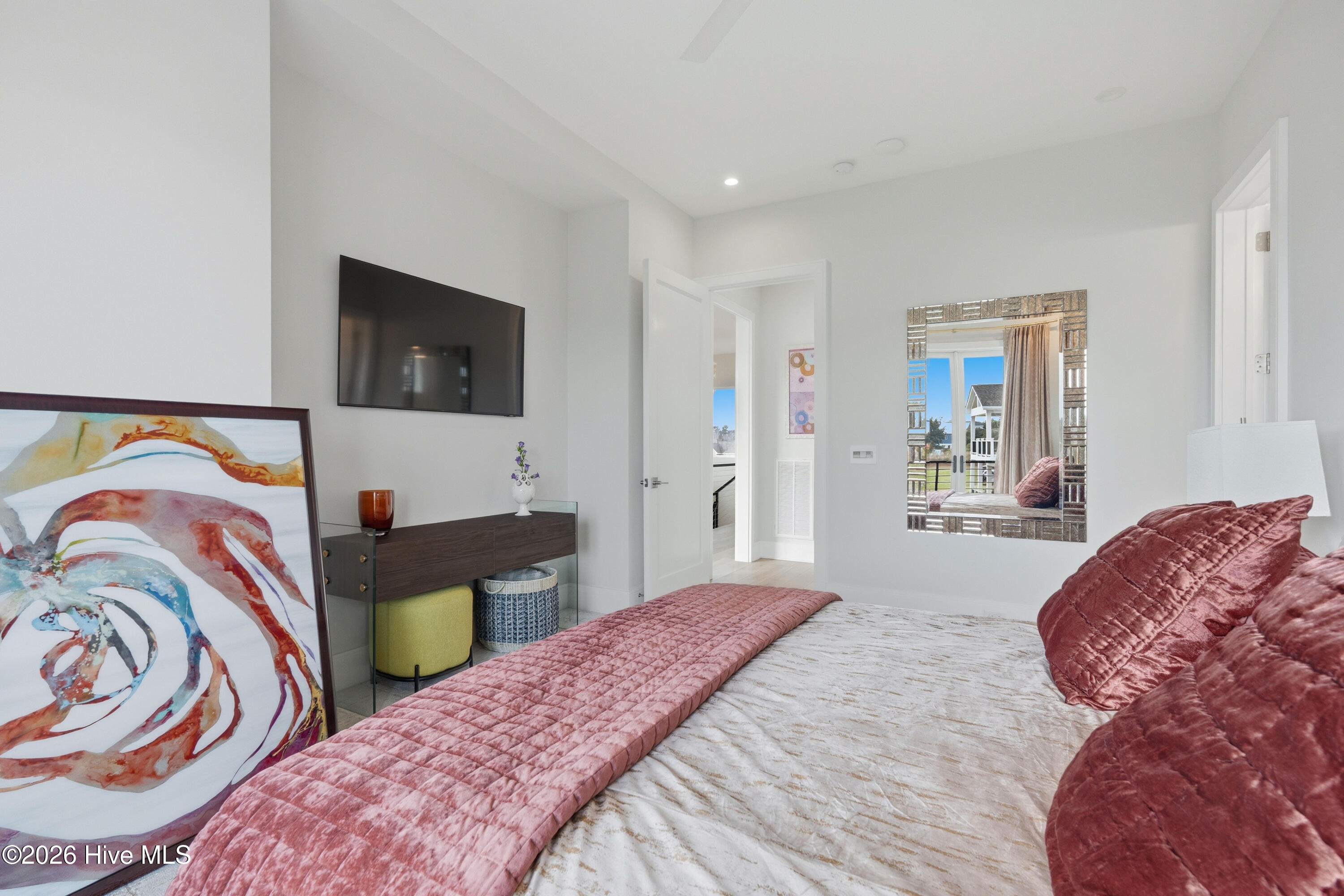 100567165 | Photo 53