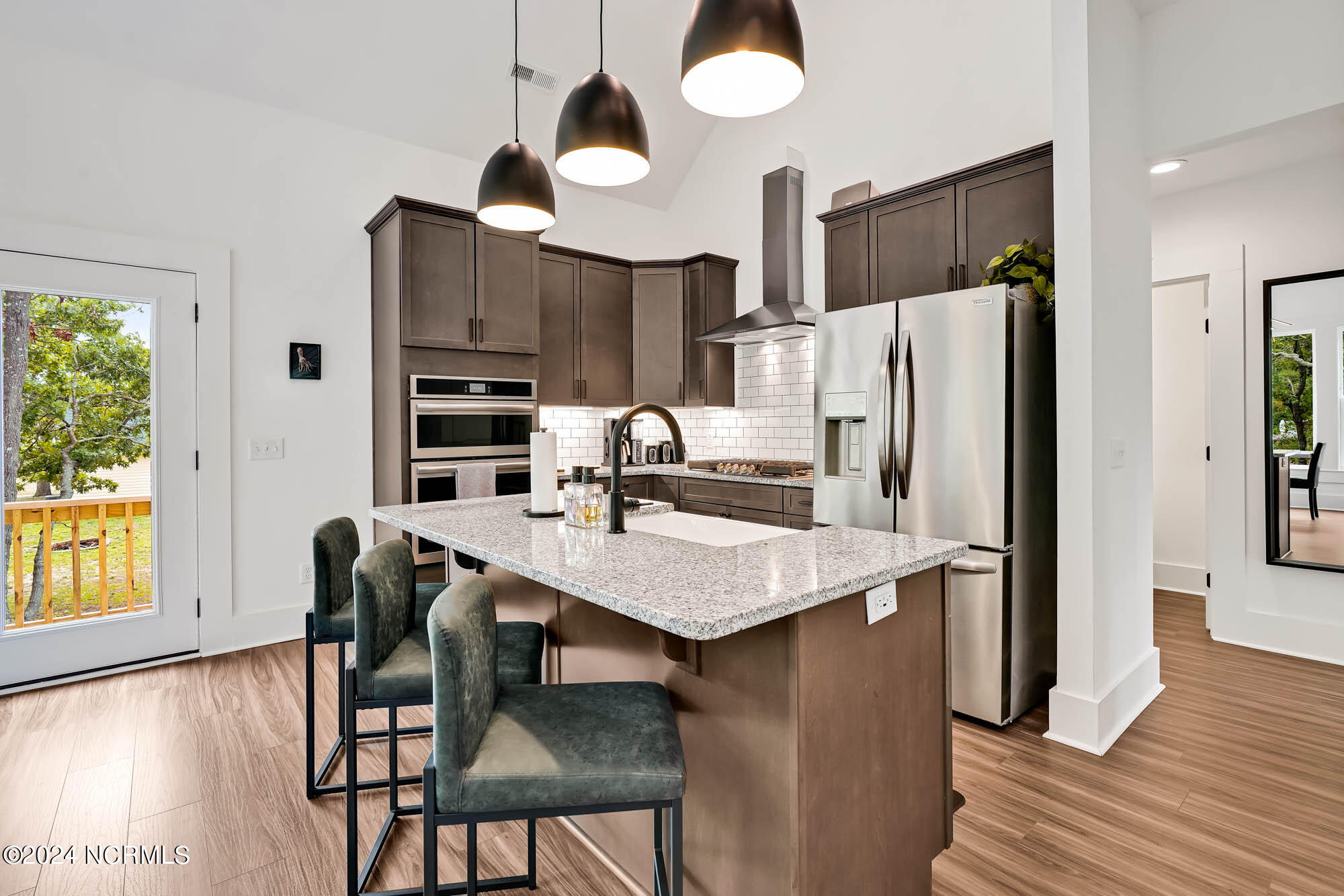 100458437 | Photo 17