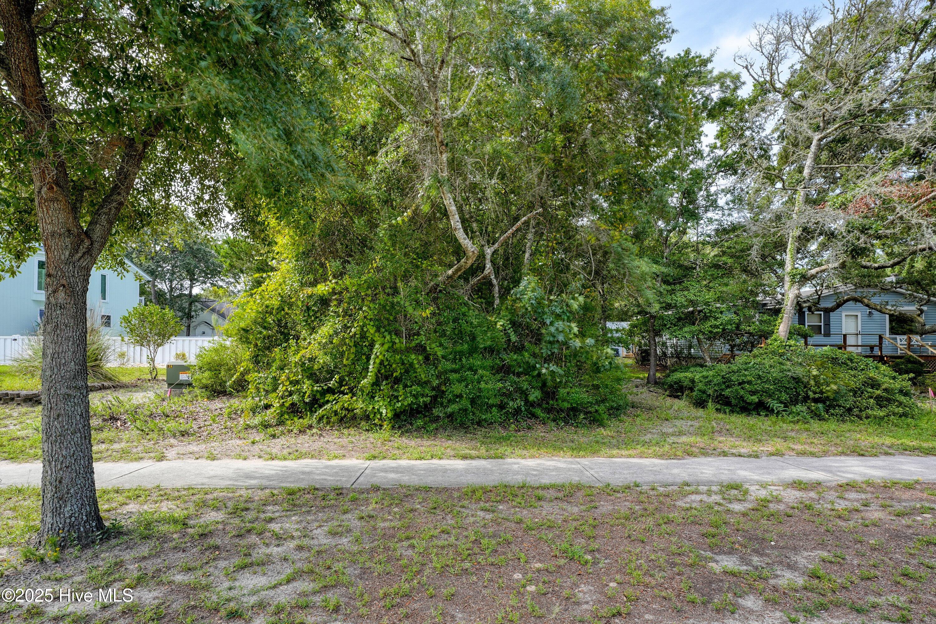 505 W. Oak Island Drive-01