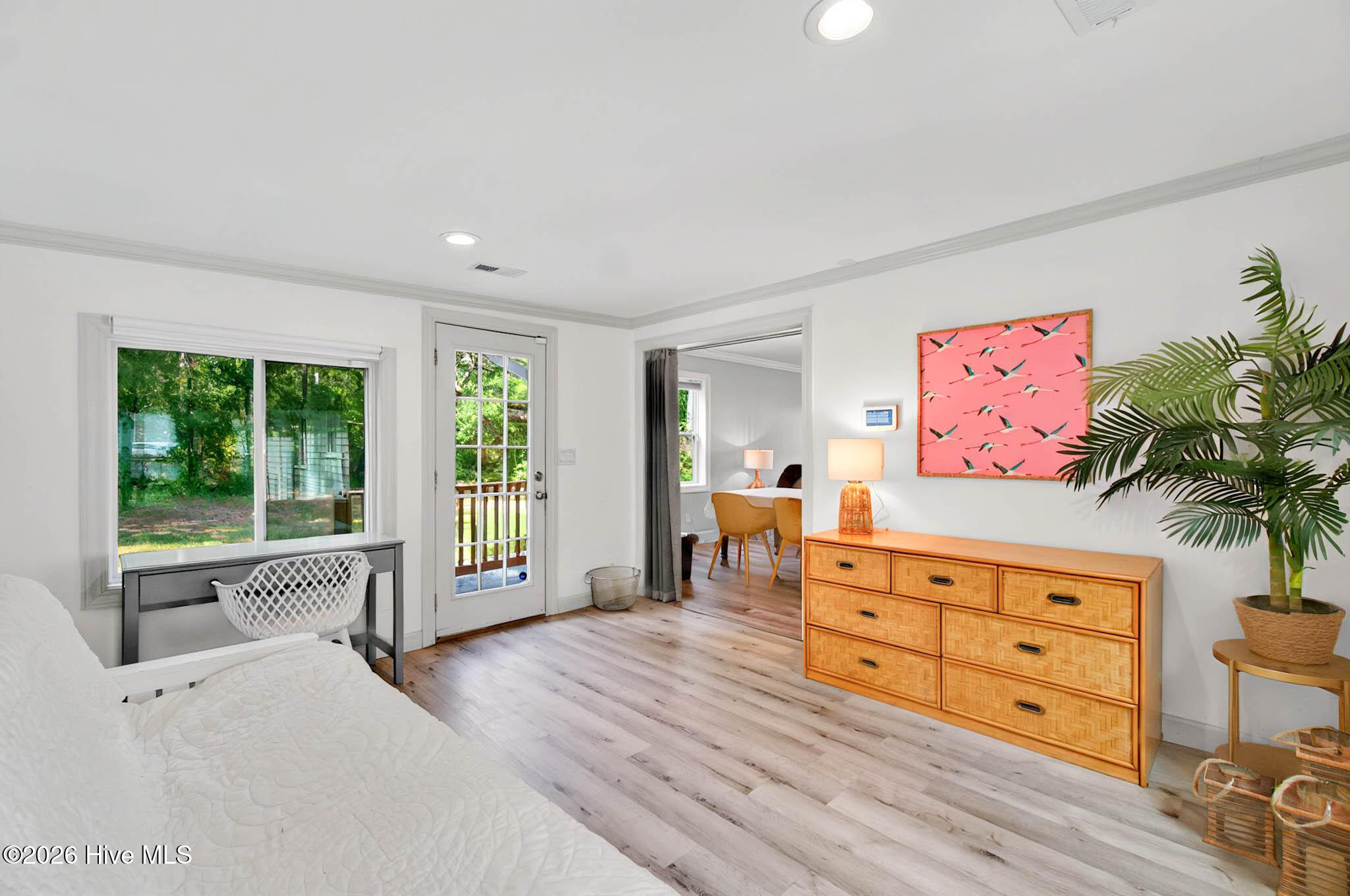 100556049 | Photo 21