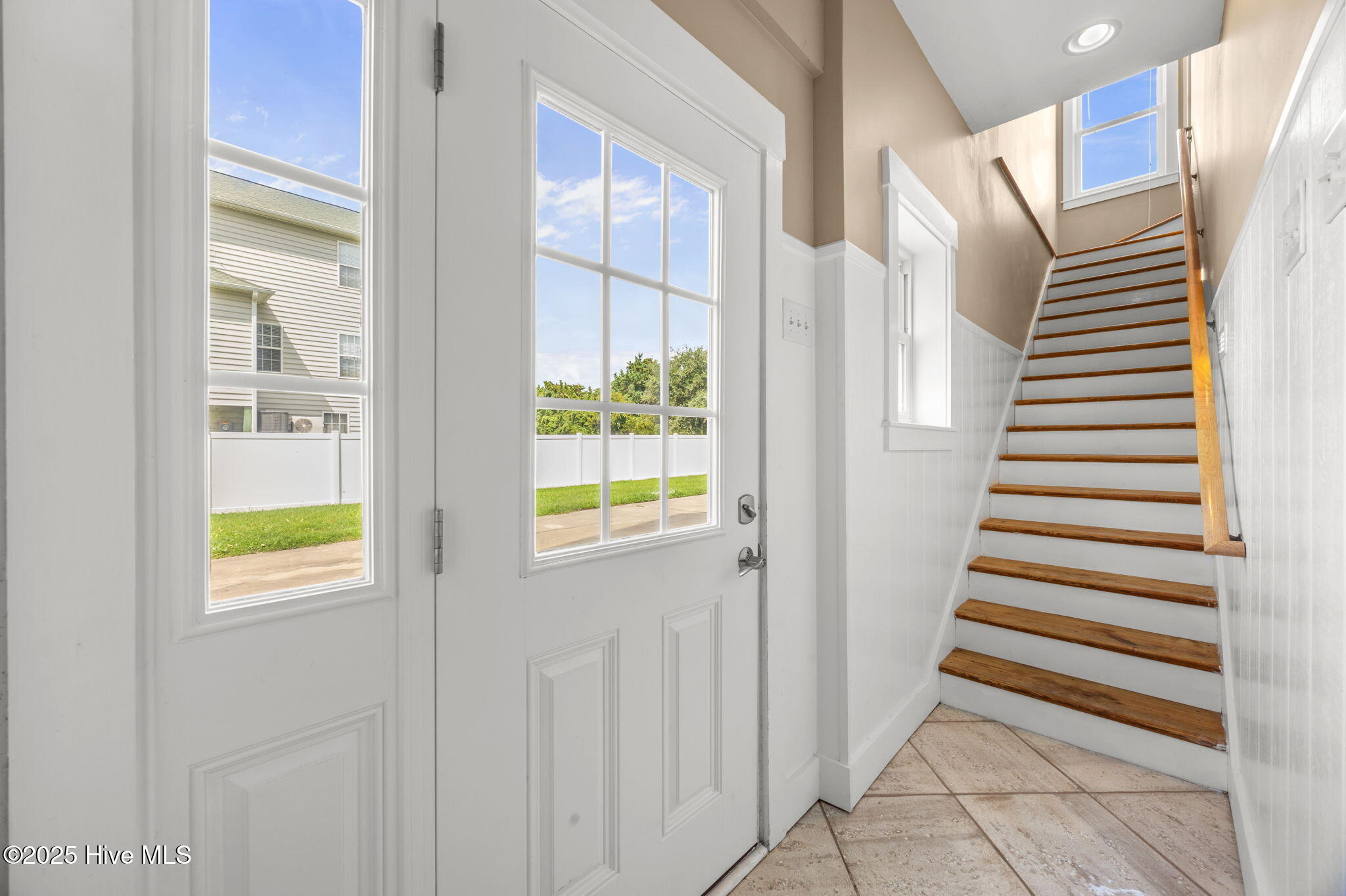 100525610 | Photo 39