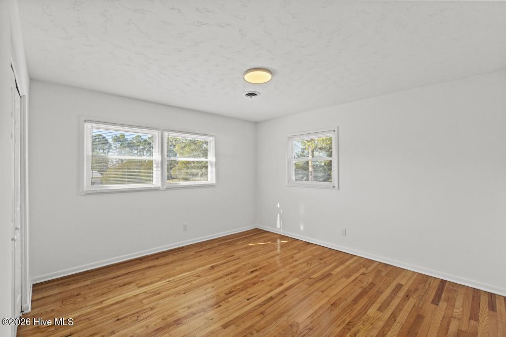 100553306 | Photo 27