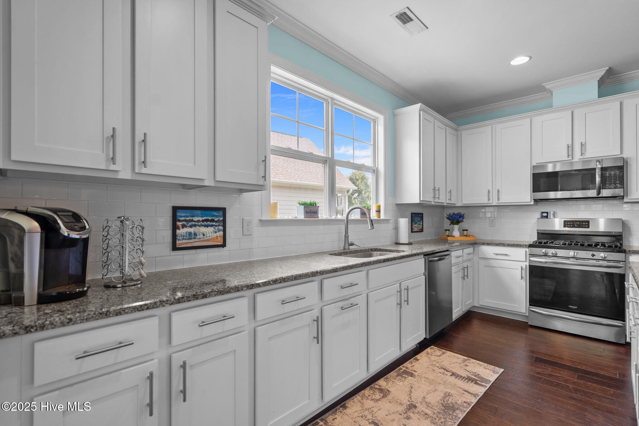 100525866 | Photo 13