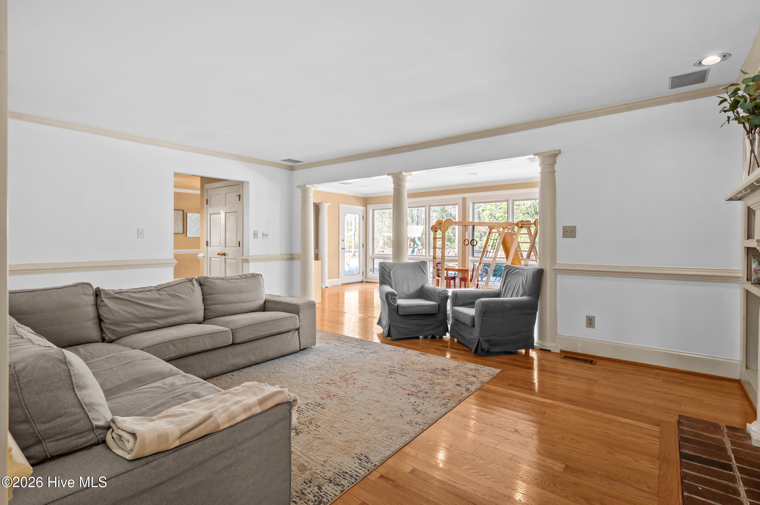 100554057 | Photo 26