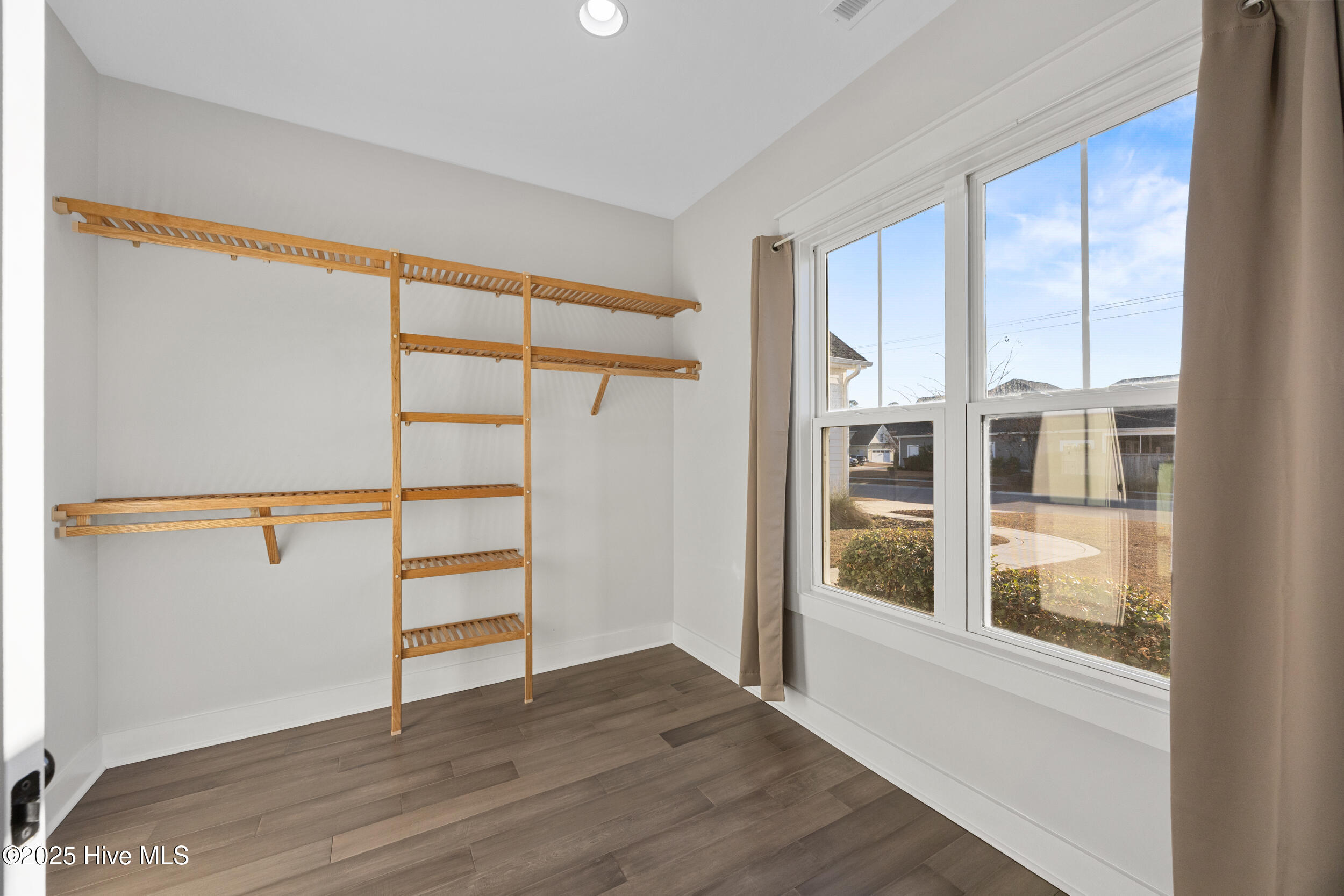 100545820 | Photo 20