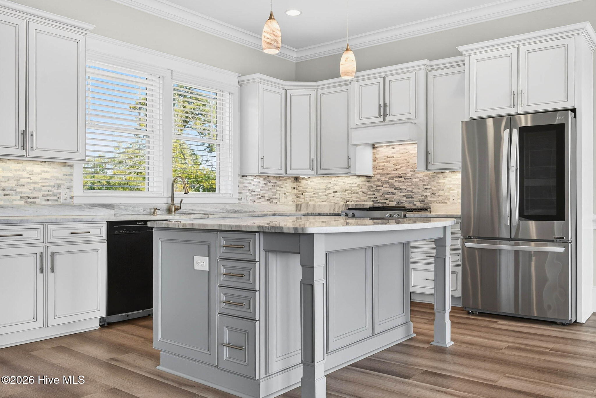 100563982 | Photo 14