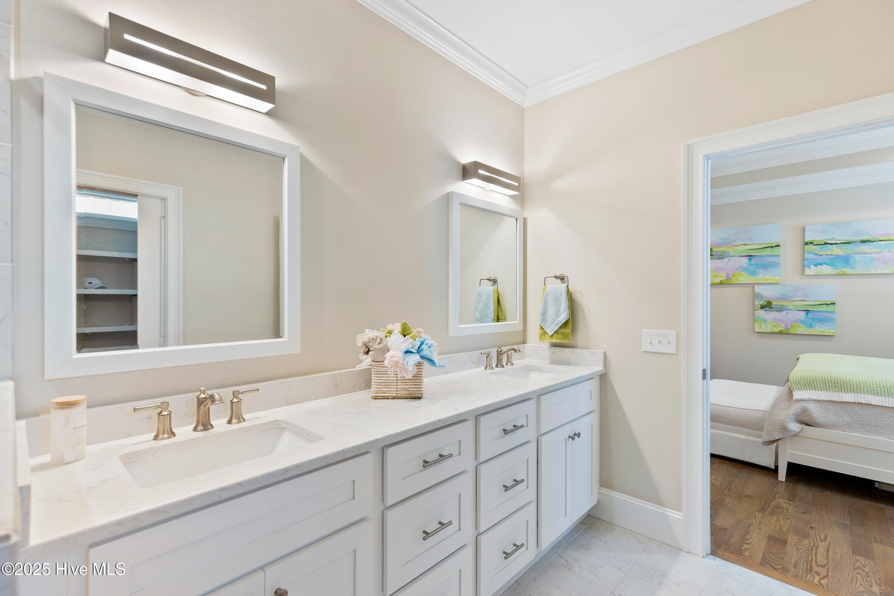 100532410 | Photo 33