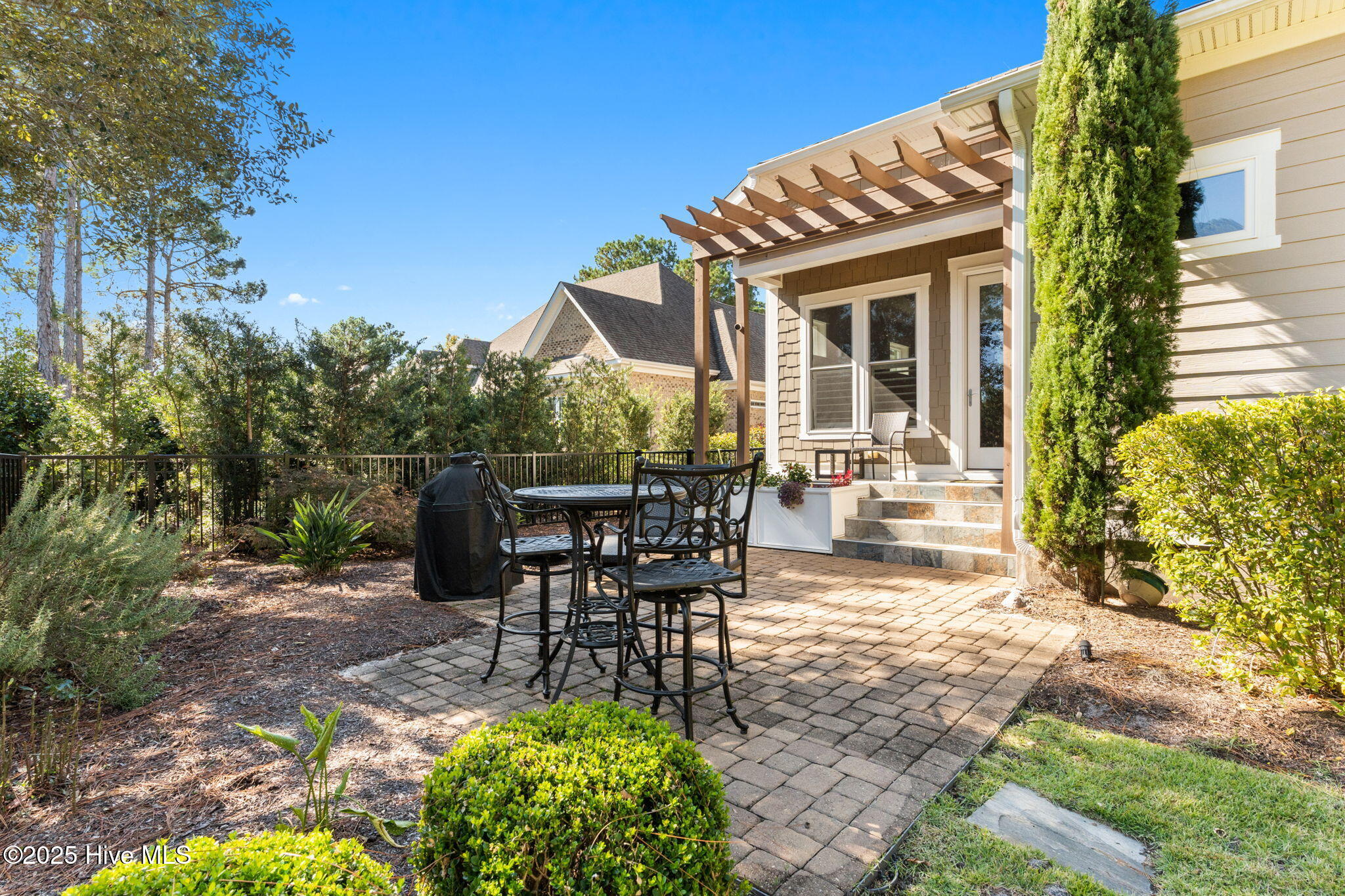 100540302 | Photo 68