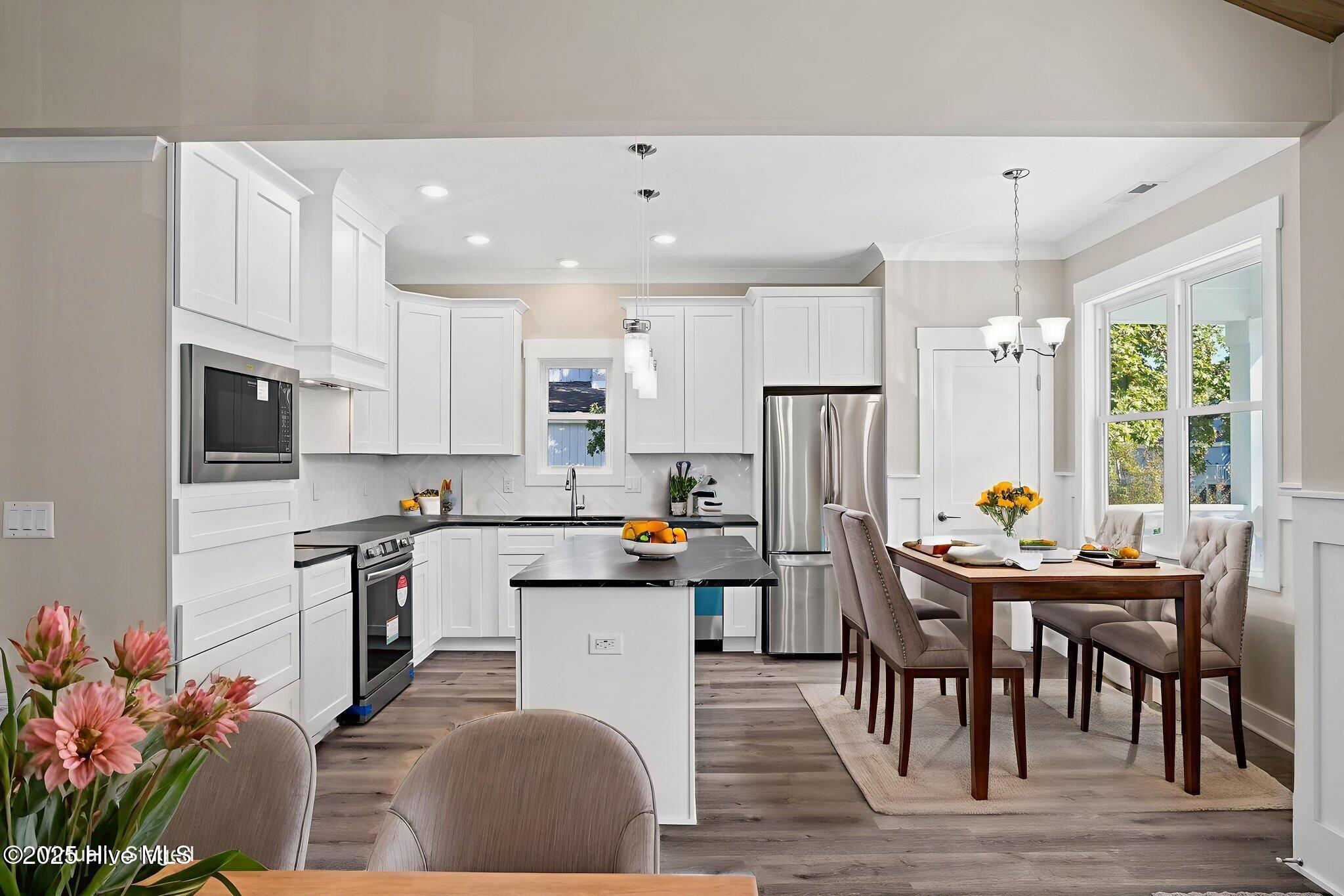 100535041 | Photo 11