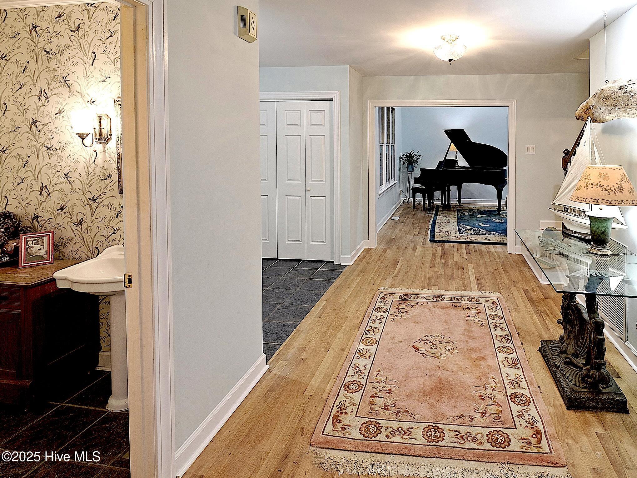 100504796 | Photo 12