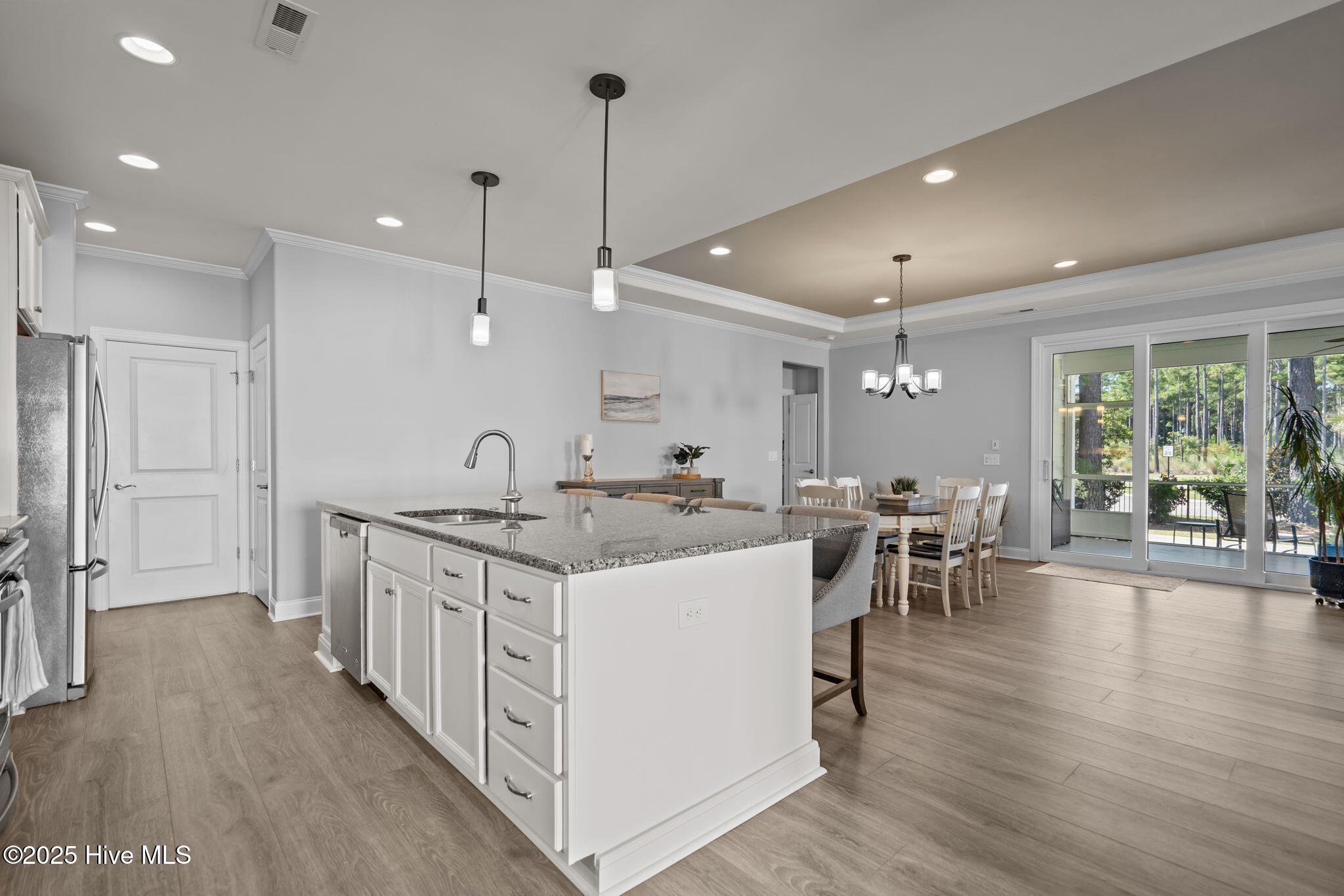 100532627 | Photo 12