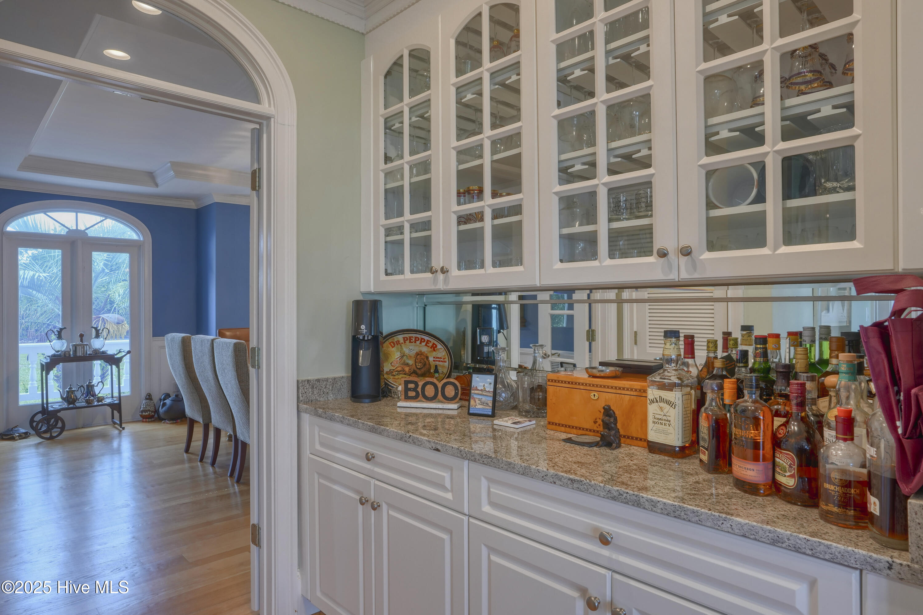 100512986 | Photo 26