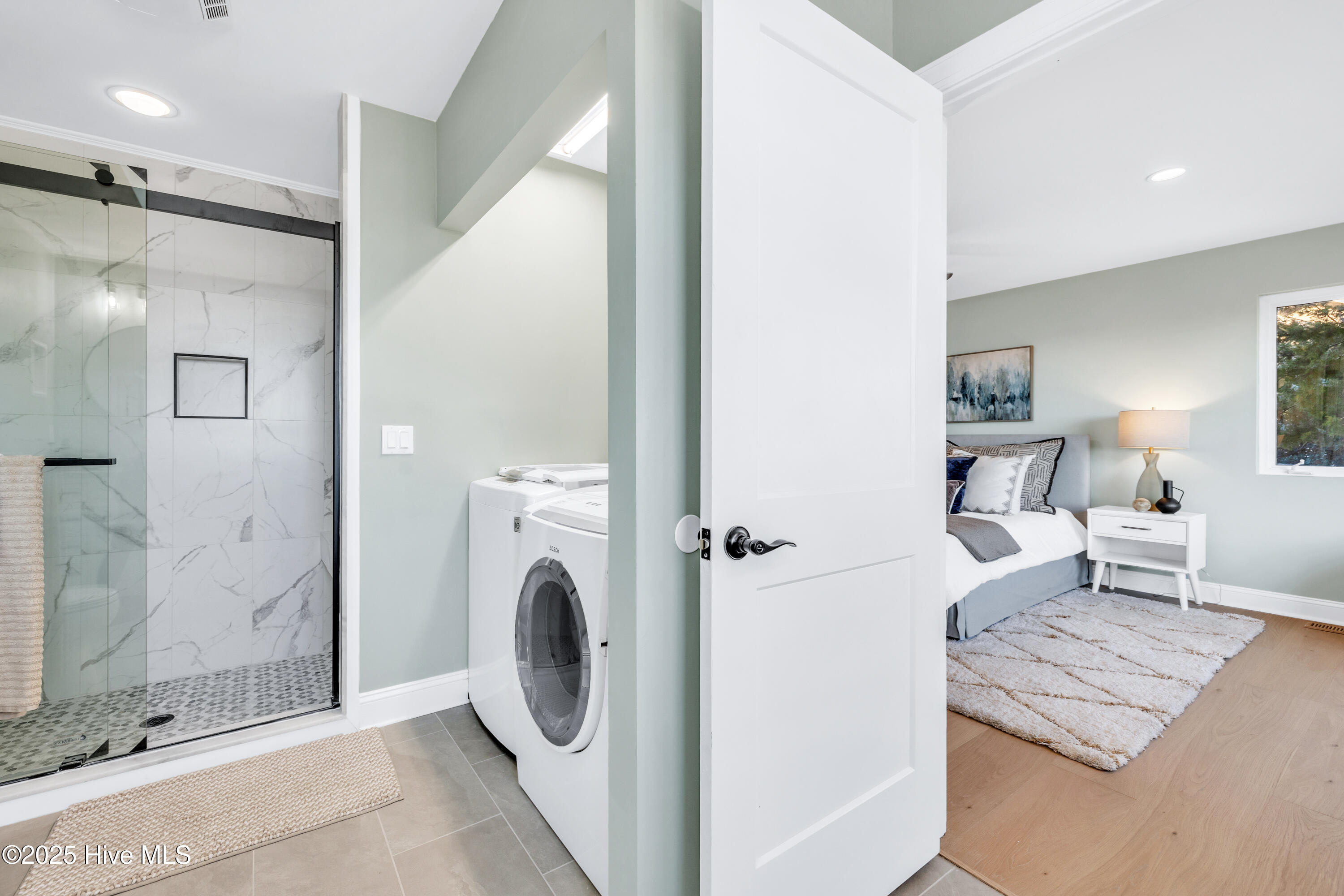 100545827 | Photo 34