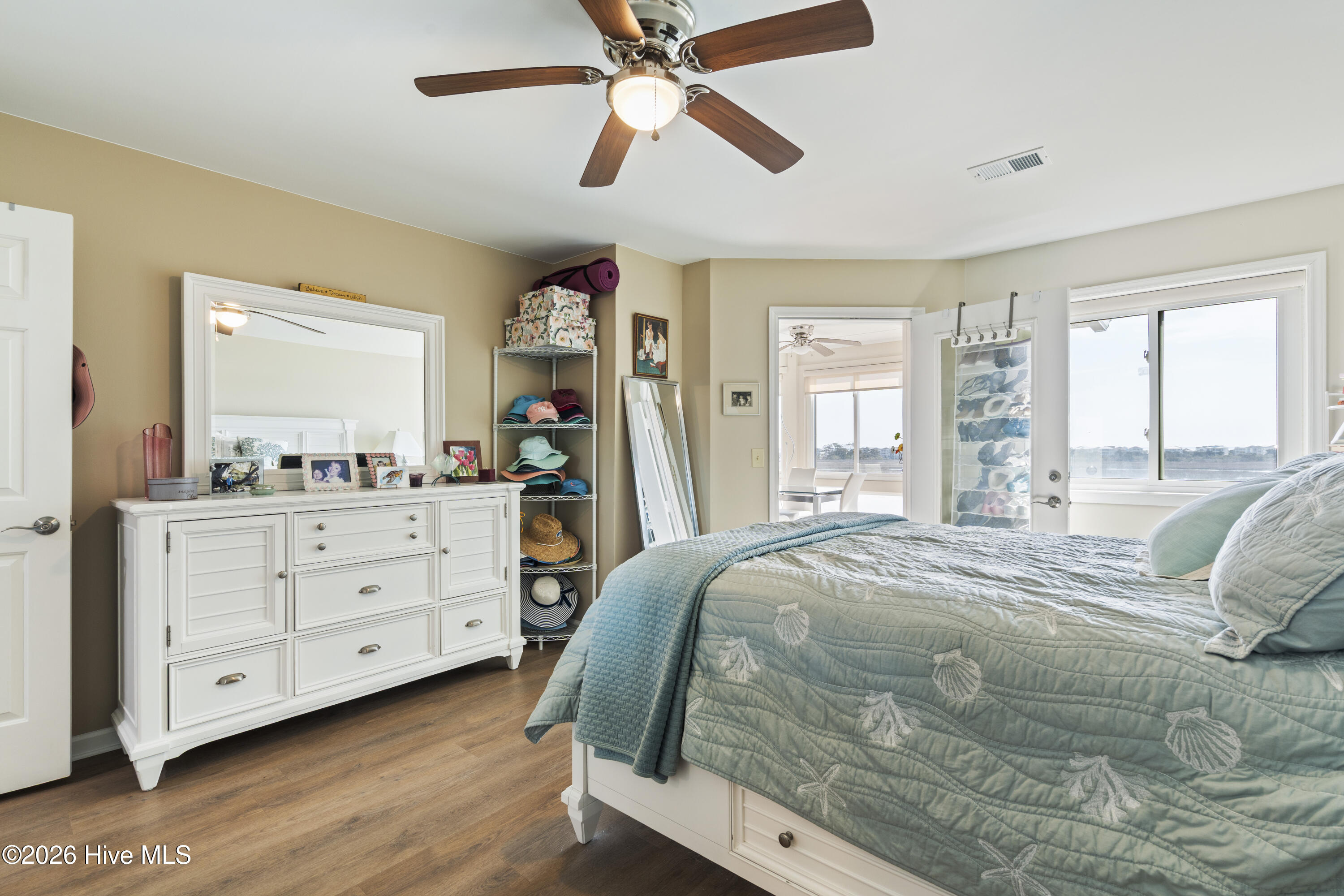 100554820 | Photo 22