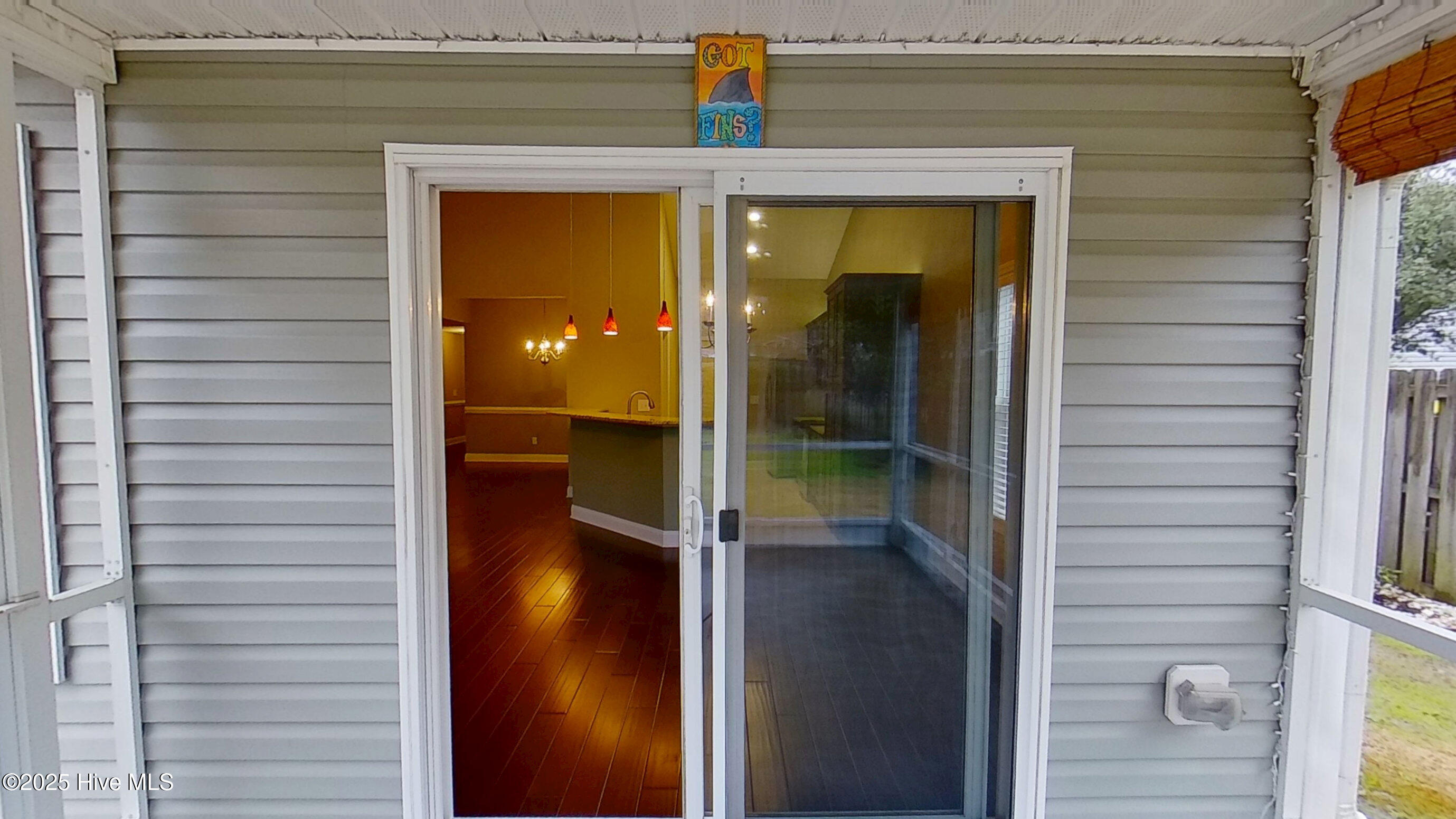 100543740 | Photo 11