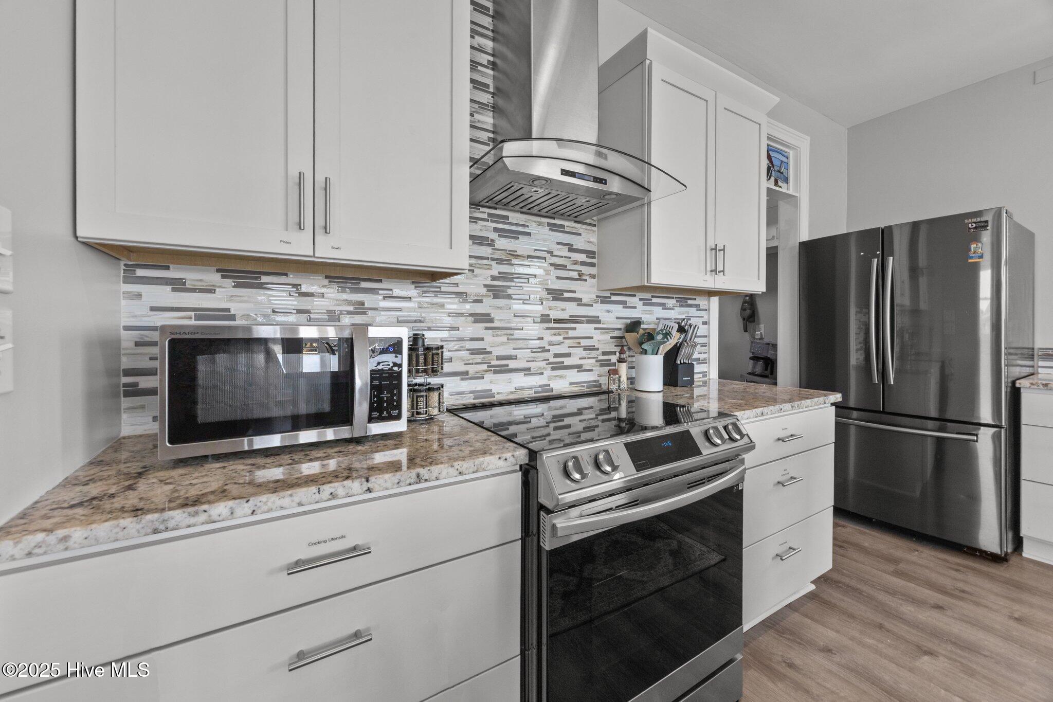 100506414 | Photo 28