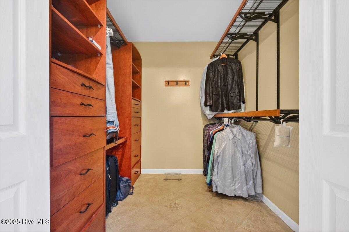 100545270 | Photo 15