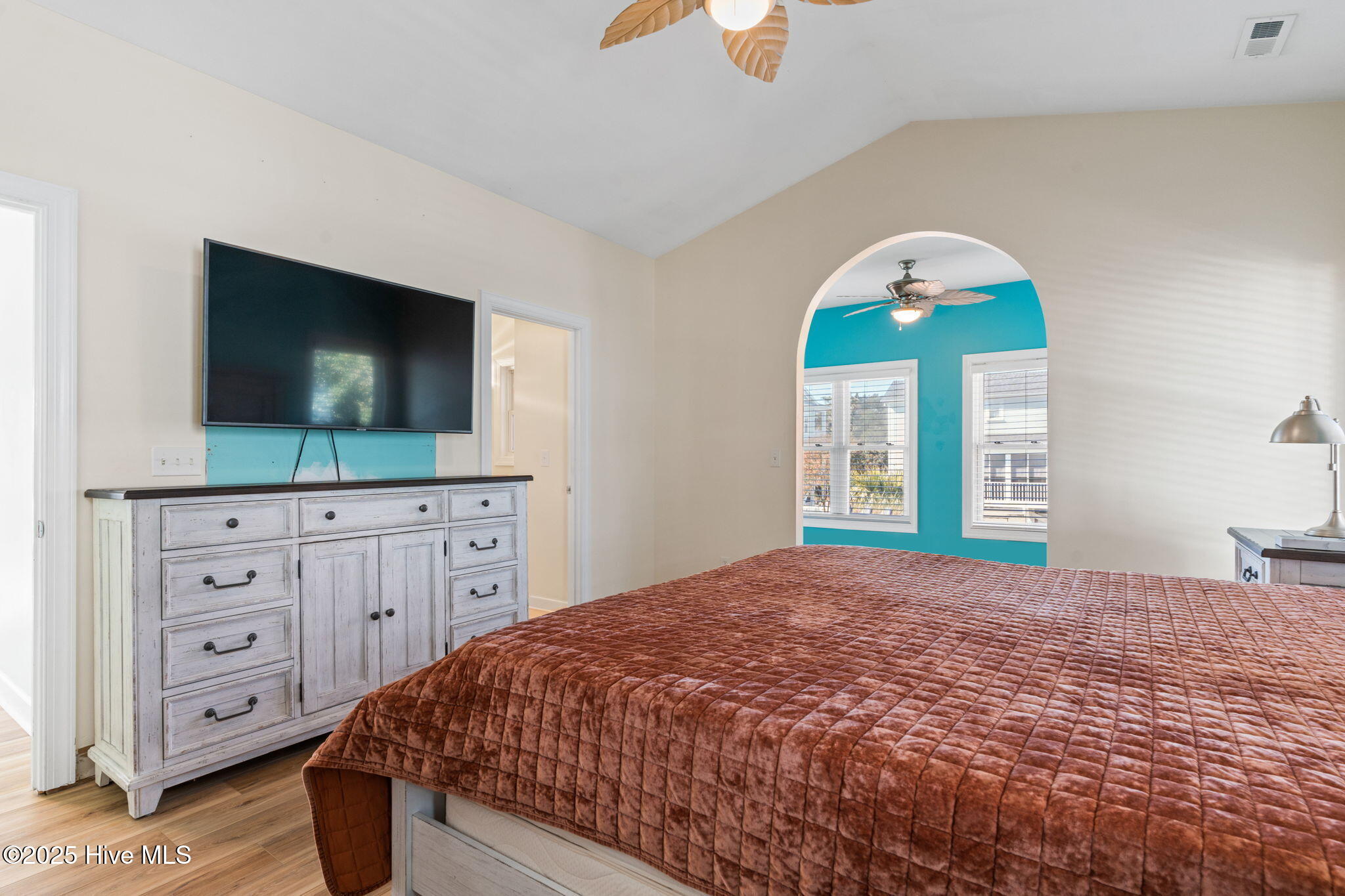 100542158 | Photo 48