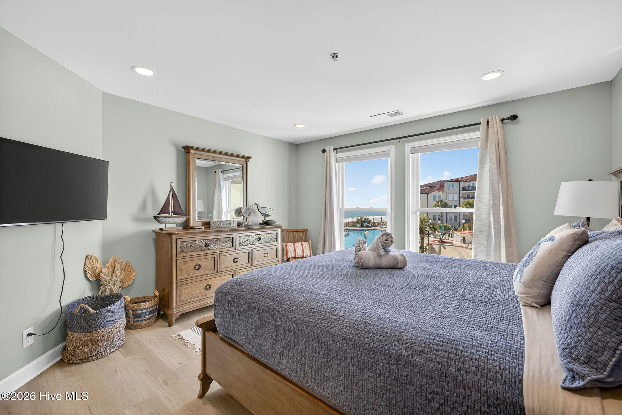 100549850 | Photo 16