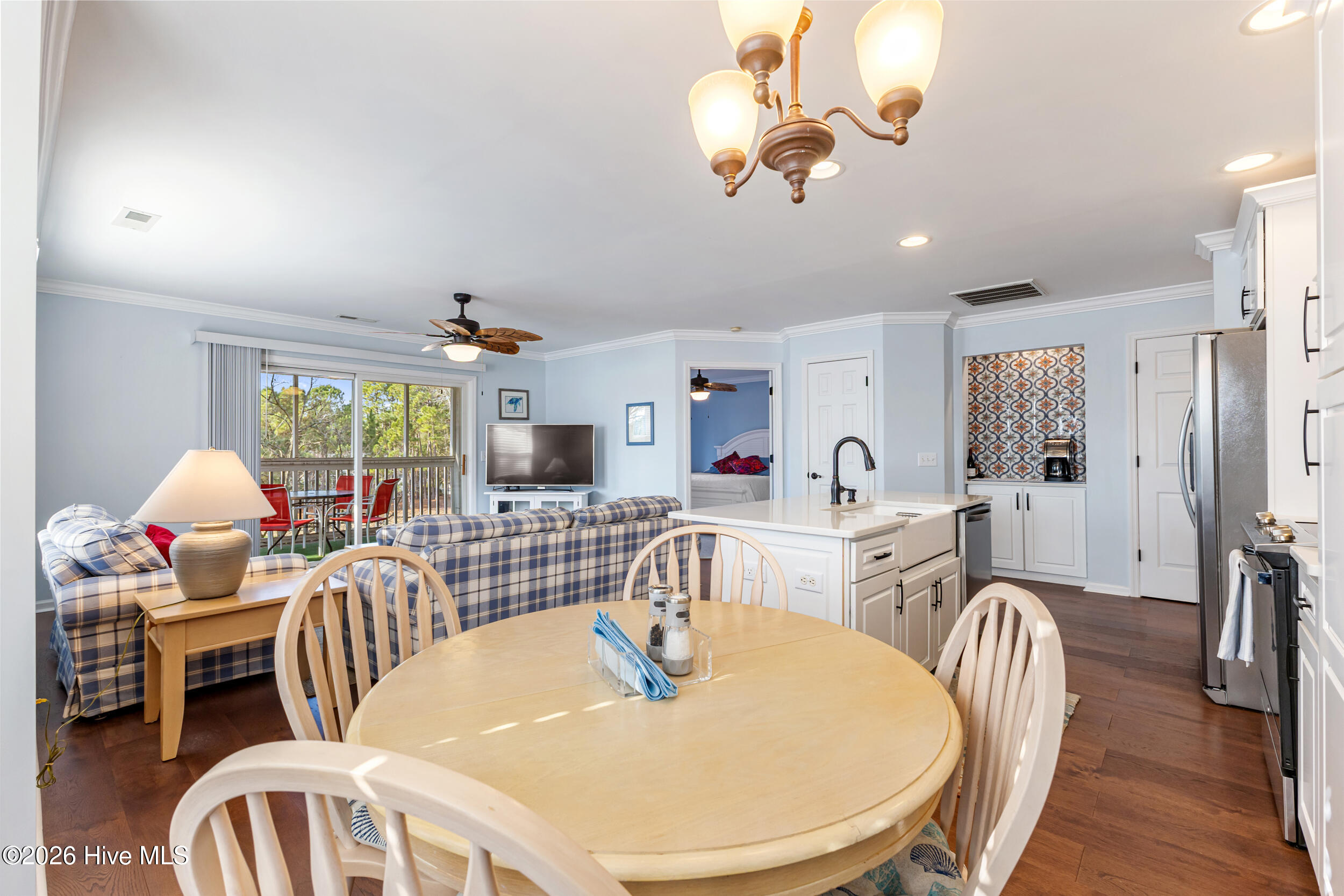 100548612 | Photo 12